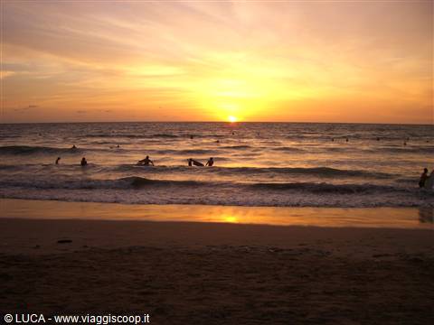 Kuta, Bali - Tramonto in spiaggia...