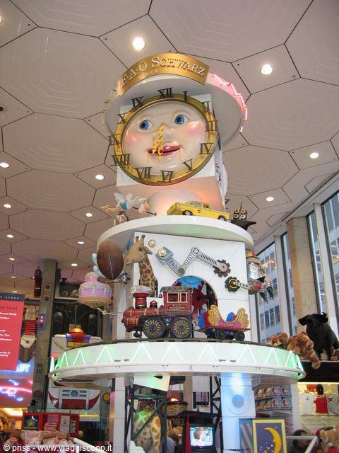 all'interno del famoso negozio di giocattoli Fao Schwarz!