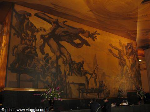 questo "bessissimo" dipinto è ciò che ha sostituito l'affresco di Diego Rivera nel Rockfeller C.