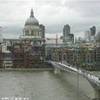 ponte pedonale, tamigi e cupola di St. Paul REGNO UNITO 