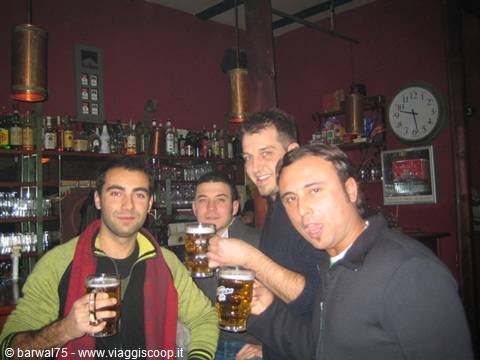 Brindisi in un pub