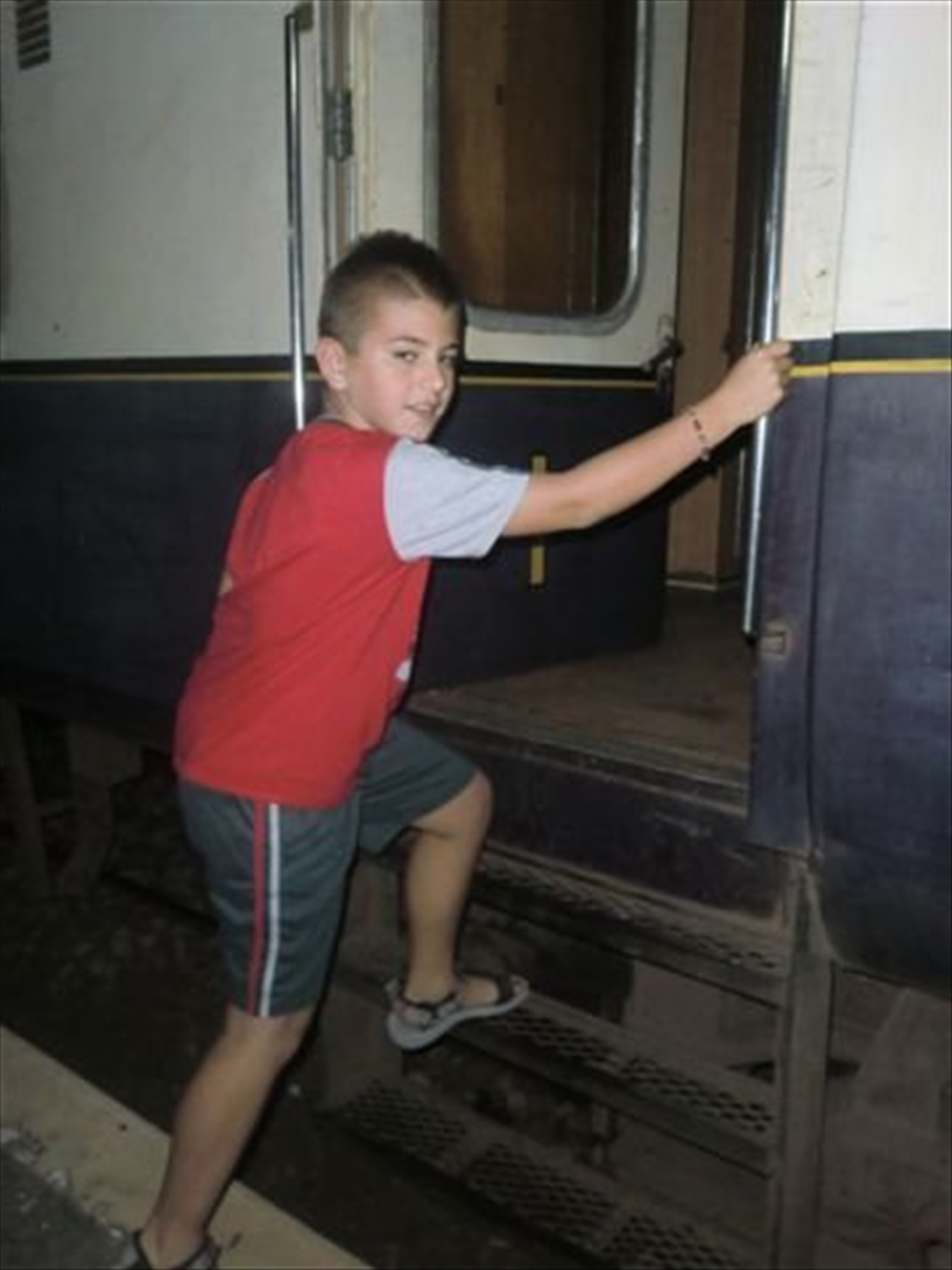 ANDREA STA SALENDO A MOMBASA SUL TRENO DELLA MIA AFRICA PER NAIROBI!