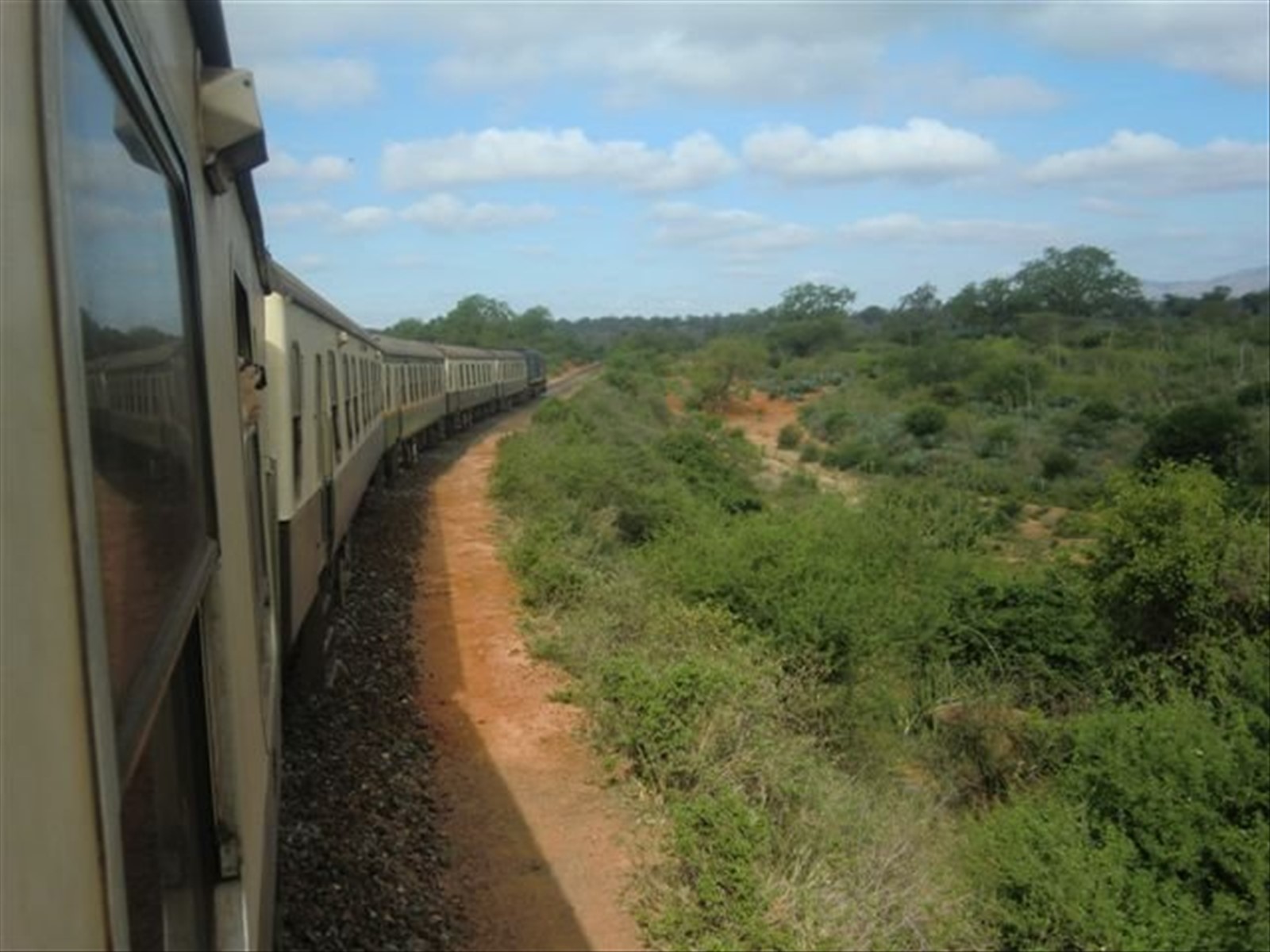 IL TRENO CHE CI PORTA DA MOMBASA A NAIROBI ATTRAVERSANDO IL KENYA!