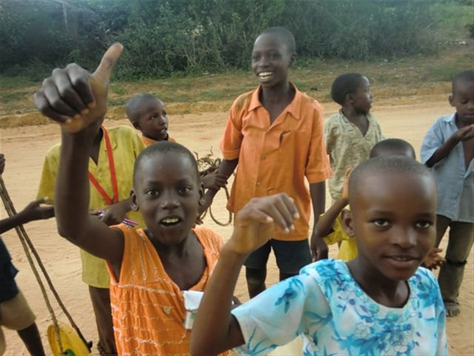I BAMBINI DEI VILLAGGI SPARSI NEL BUSH