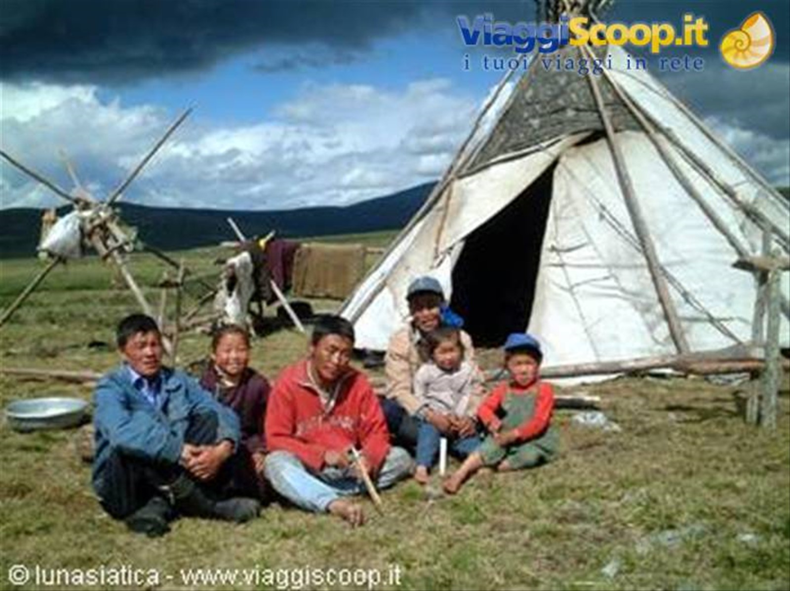 Gli Tsaatan usano il tipi come abitazione