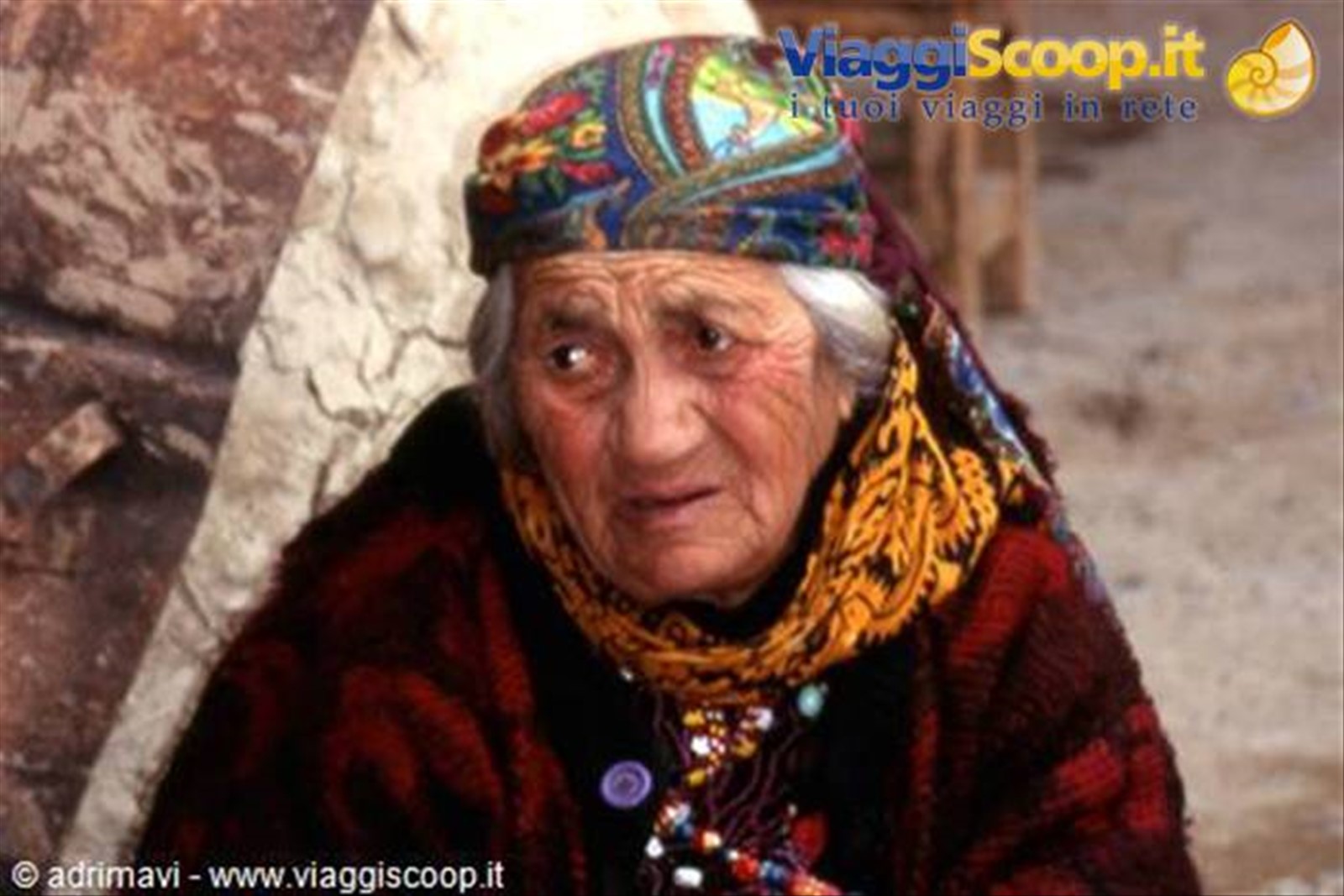 donna turkmena al mercato di Tolkuchka