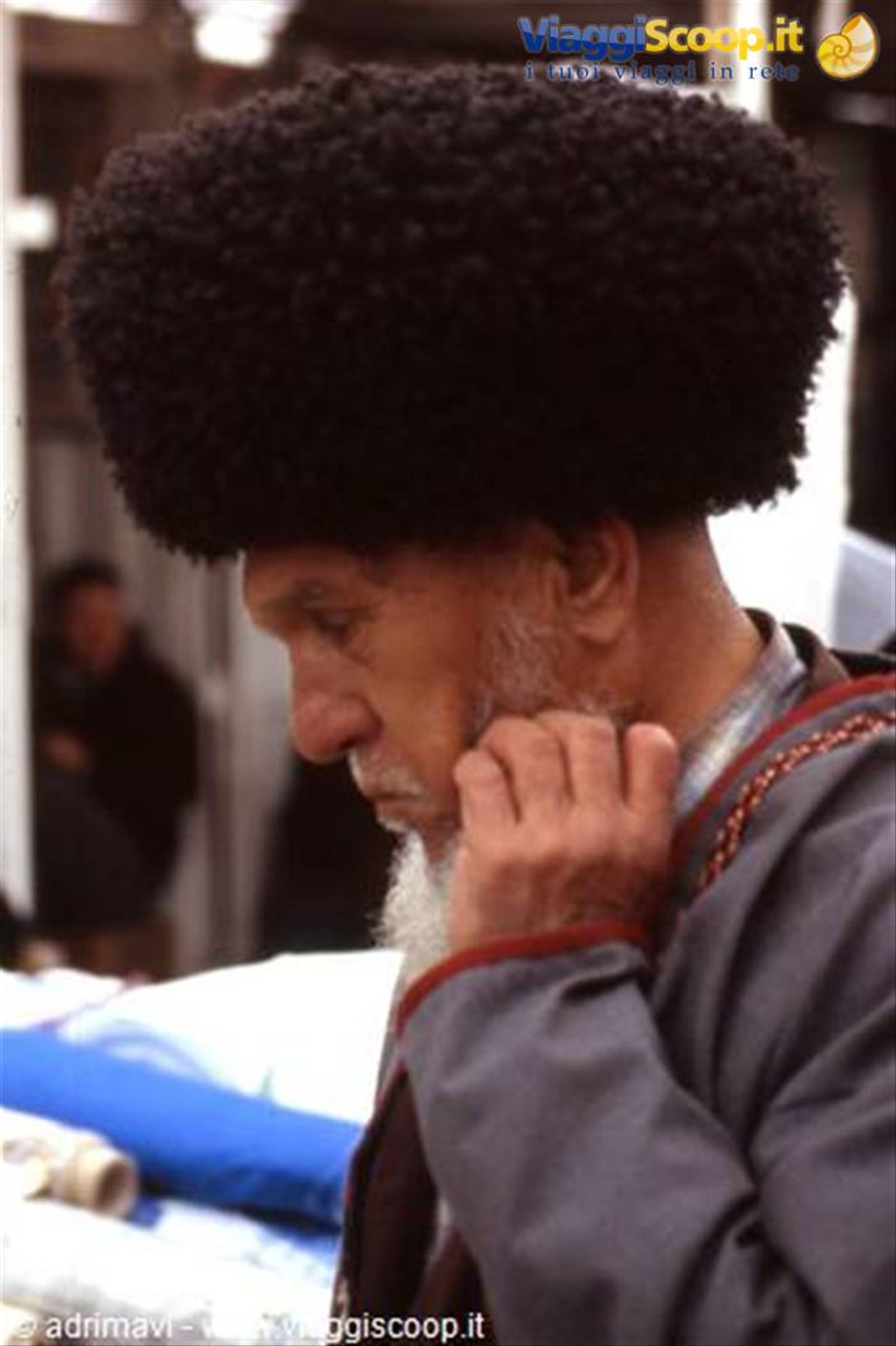 uomo turkmeno al mercato di Tolkuchka