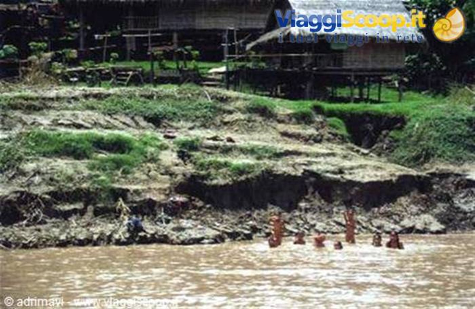 bambini nel Mekong