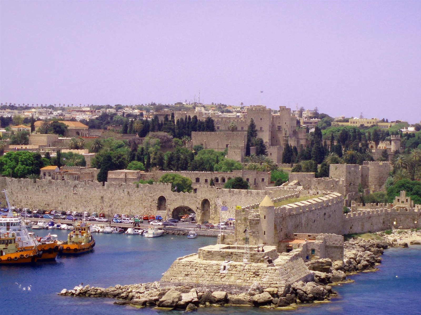 Vista panoramica delle mura di Rodi
