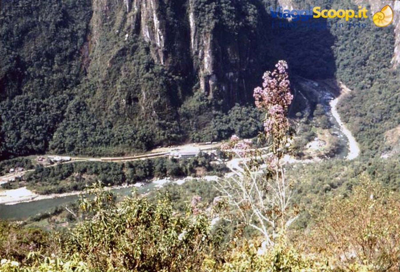 LA STAZIONE DEI TRENI TURISTICI DA MACHU PICHU