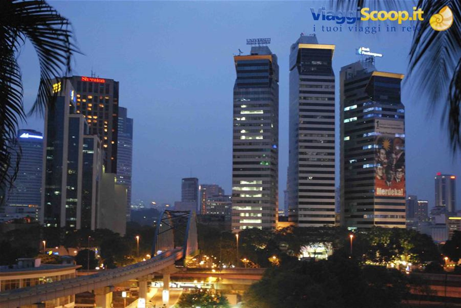 KL by night vista dall'hotel