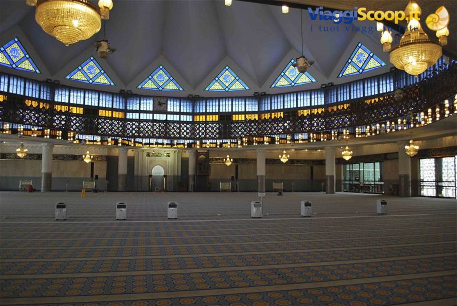 L'interno della moschea