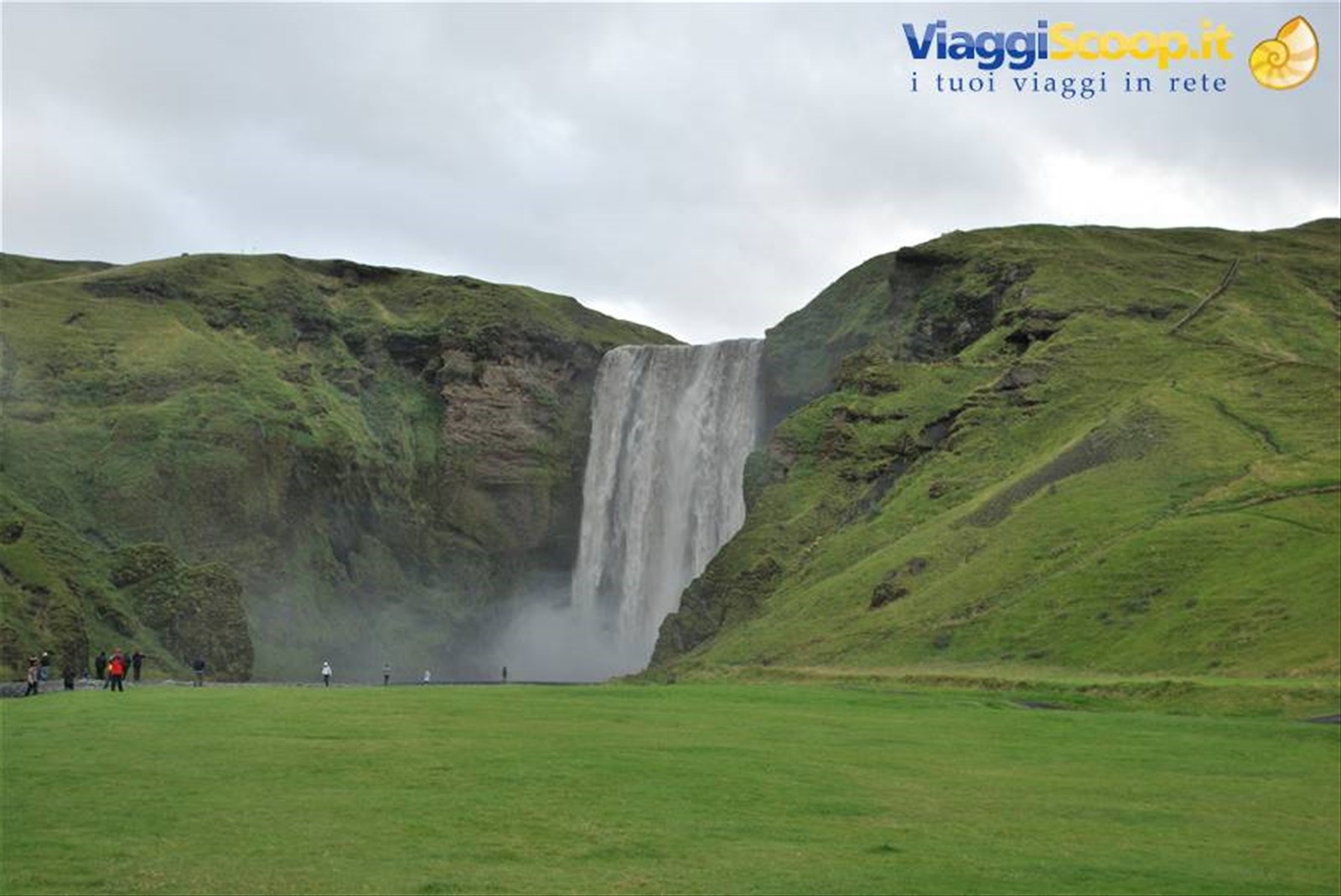 I 62 metri della cascata di Skógarfoss