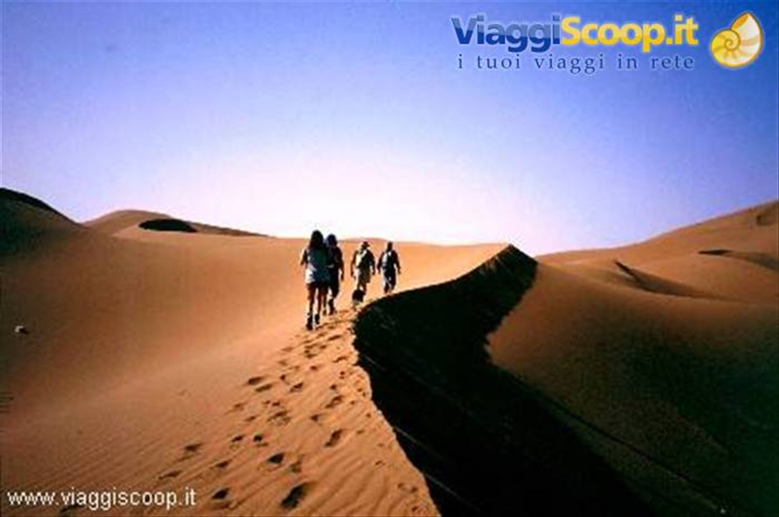 In cammino sulle dune