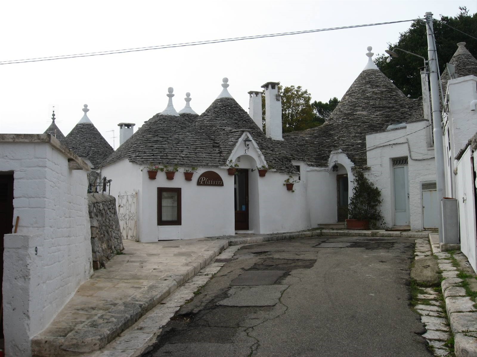 Alberobello : vicolo fra i trulli