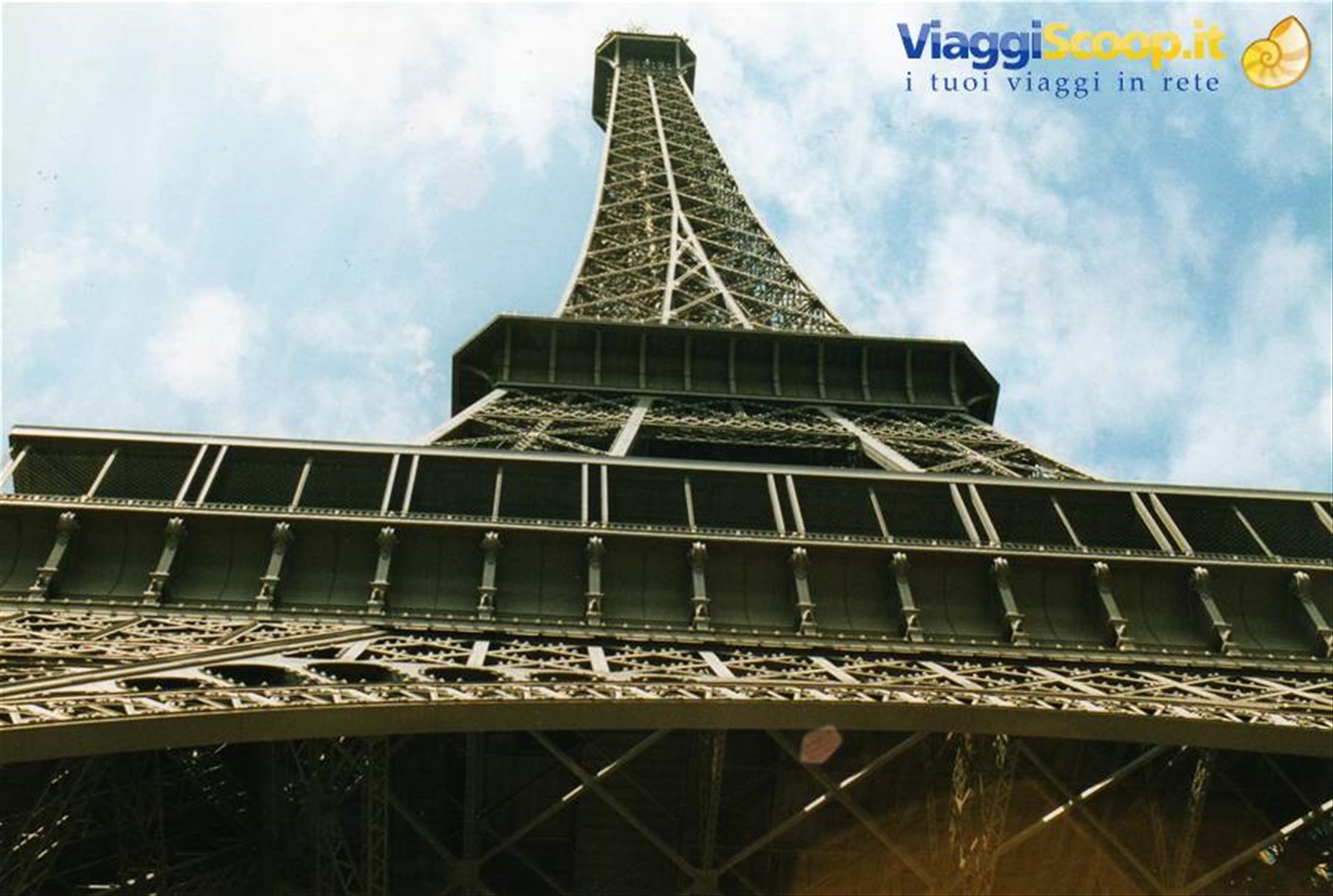 scorcio della torre eiffel