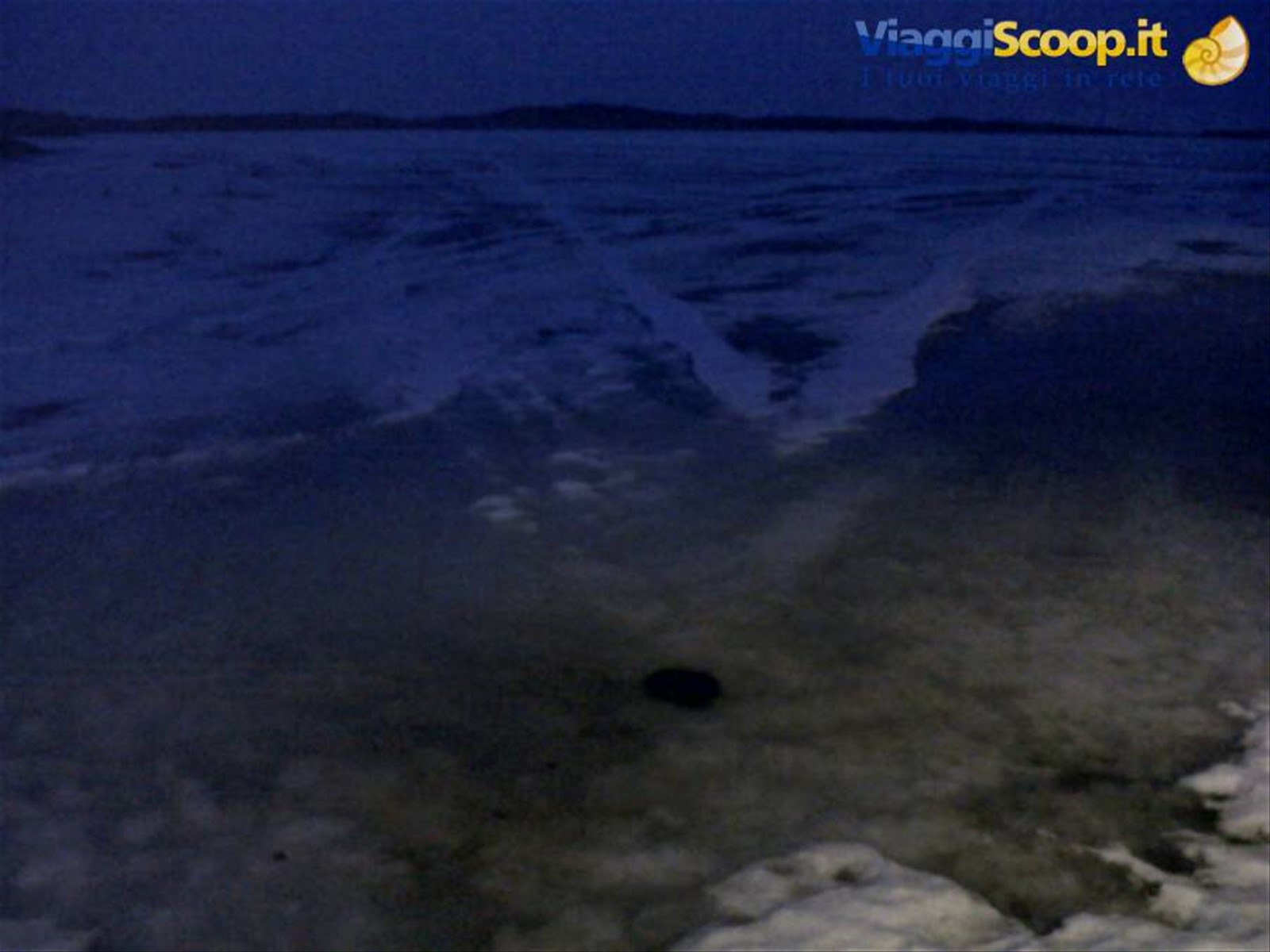 lago ghiacciato a metà aprile