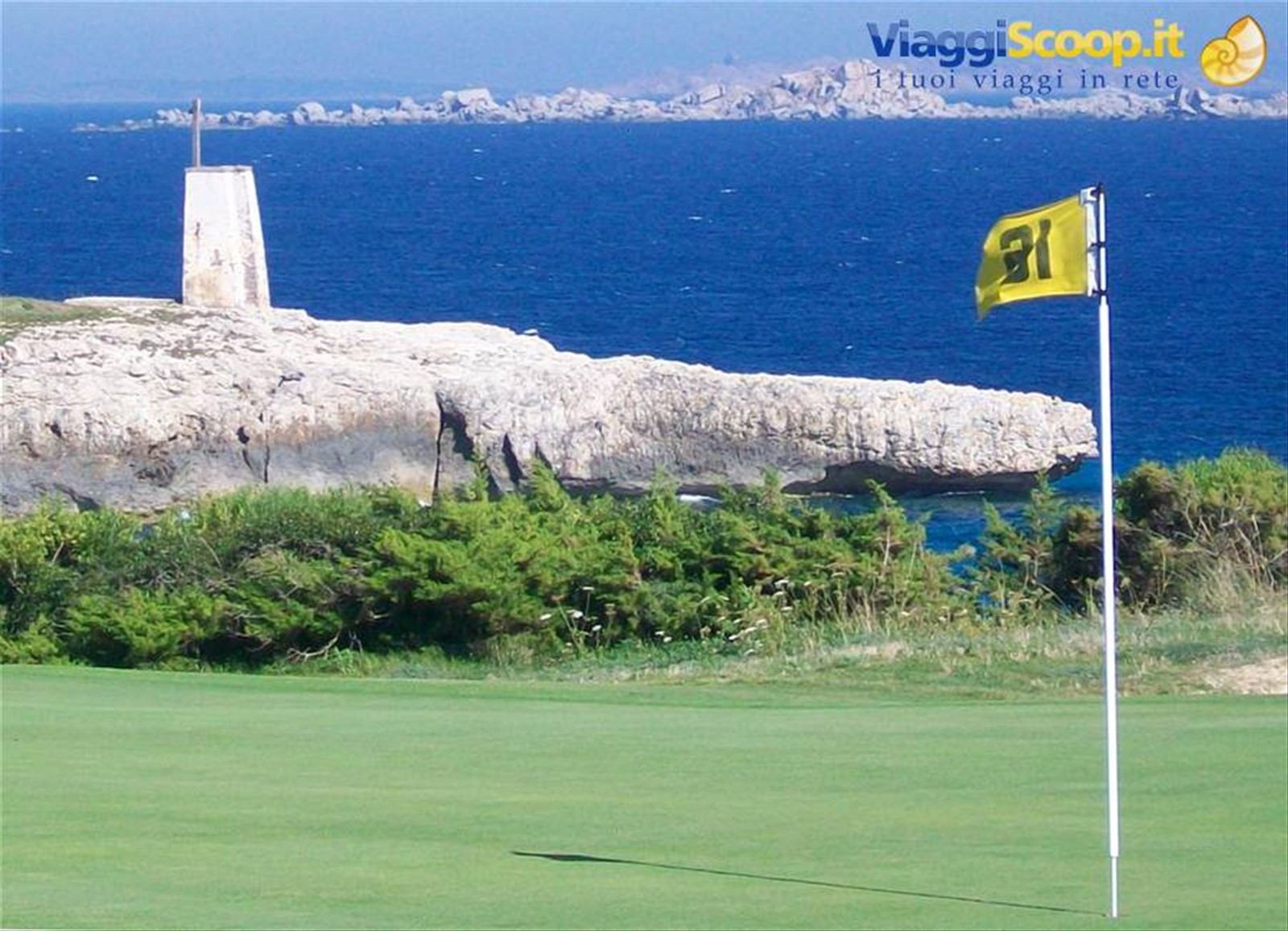 vista mare giocando a golf