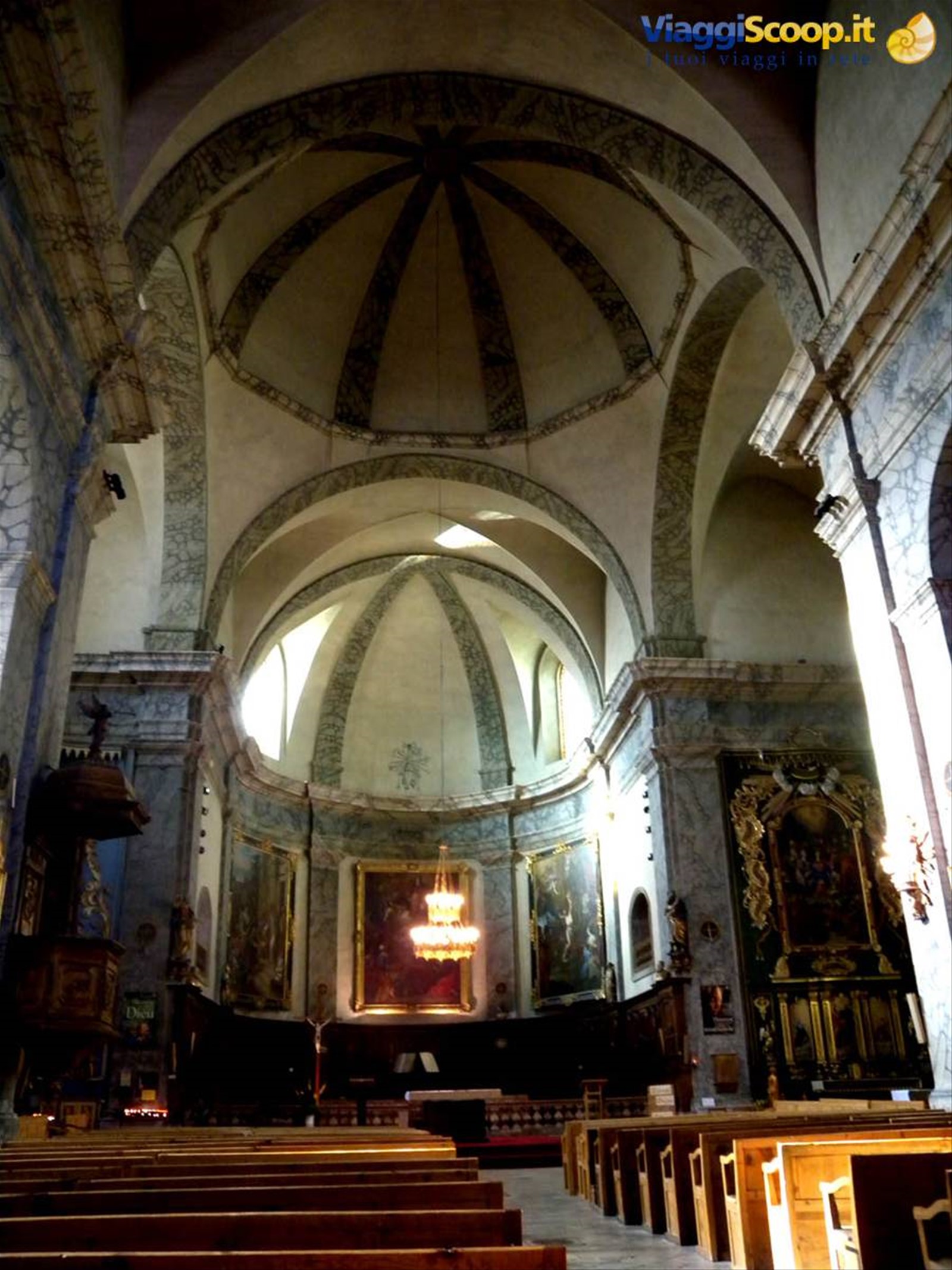 Briançon interni della chiesa