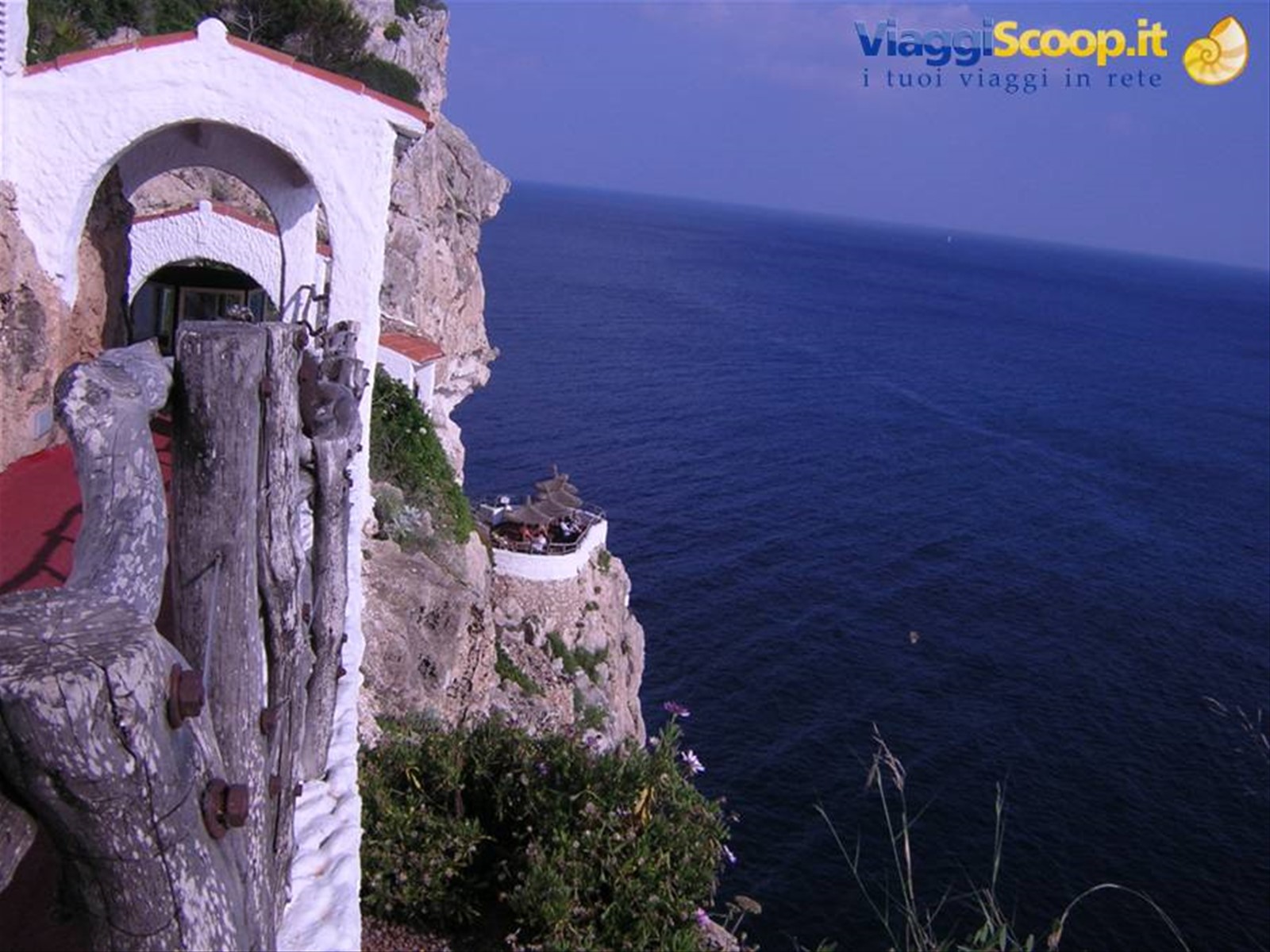 UNA SPLENDIDA DISCOTECA A PICCO SUL MARE