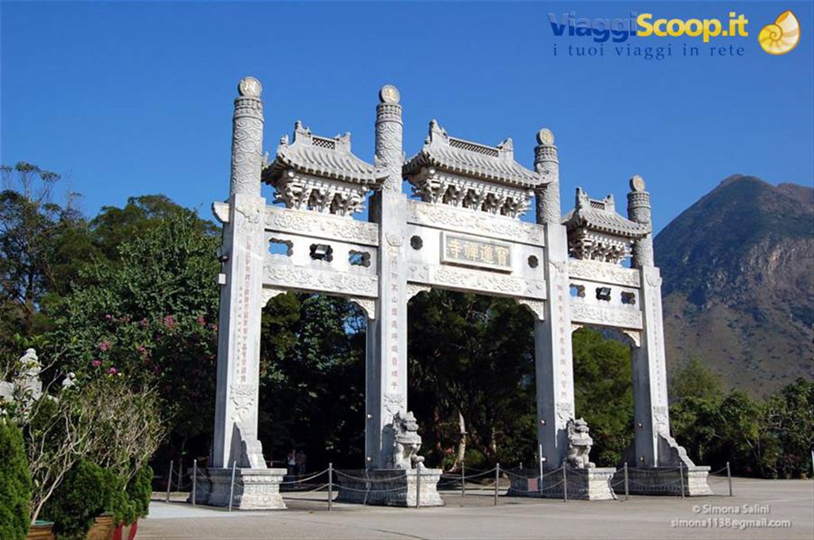 porta dinanzi il monastero di po lin