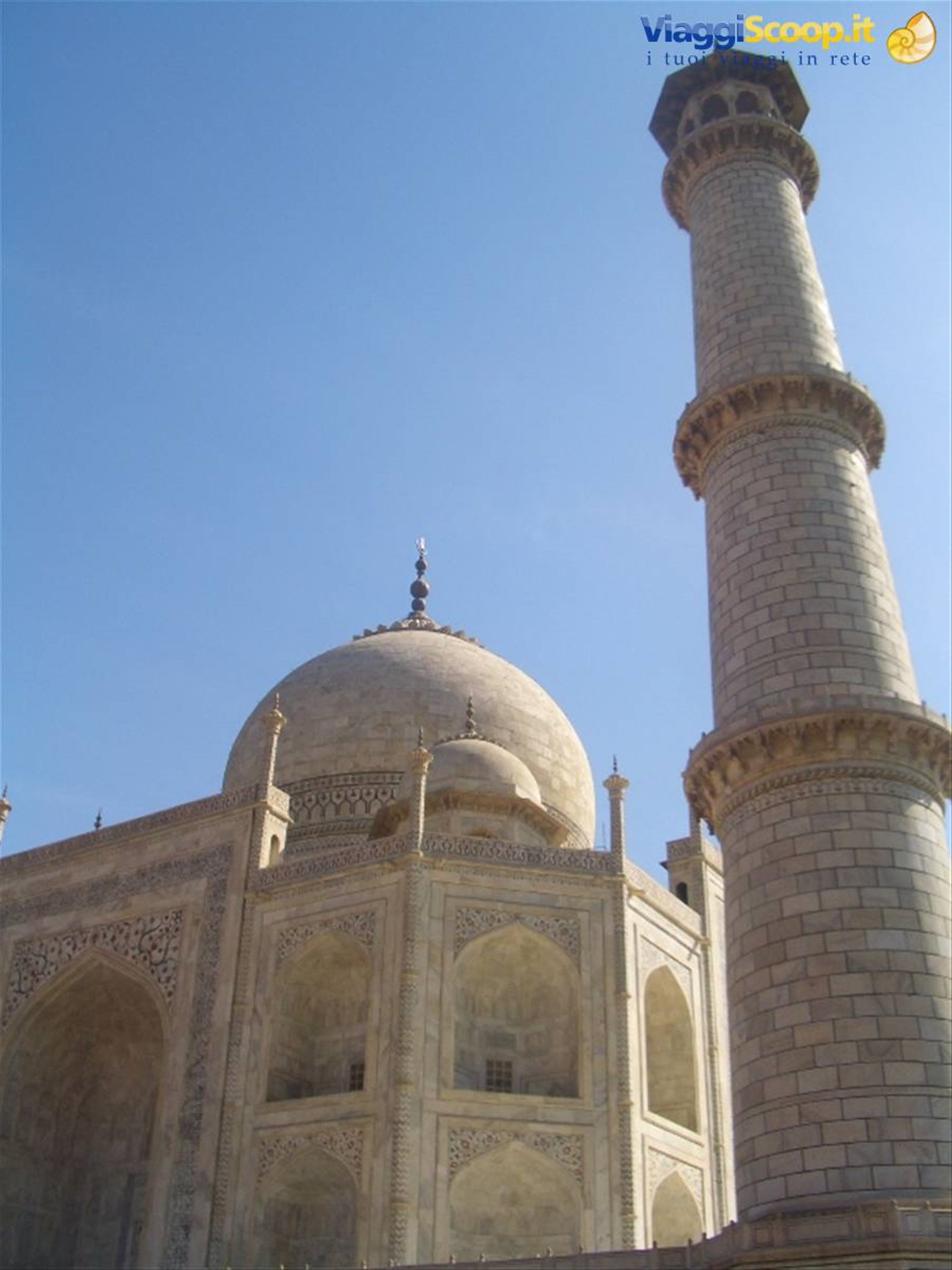 marmo bianco, cupole e minareti...