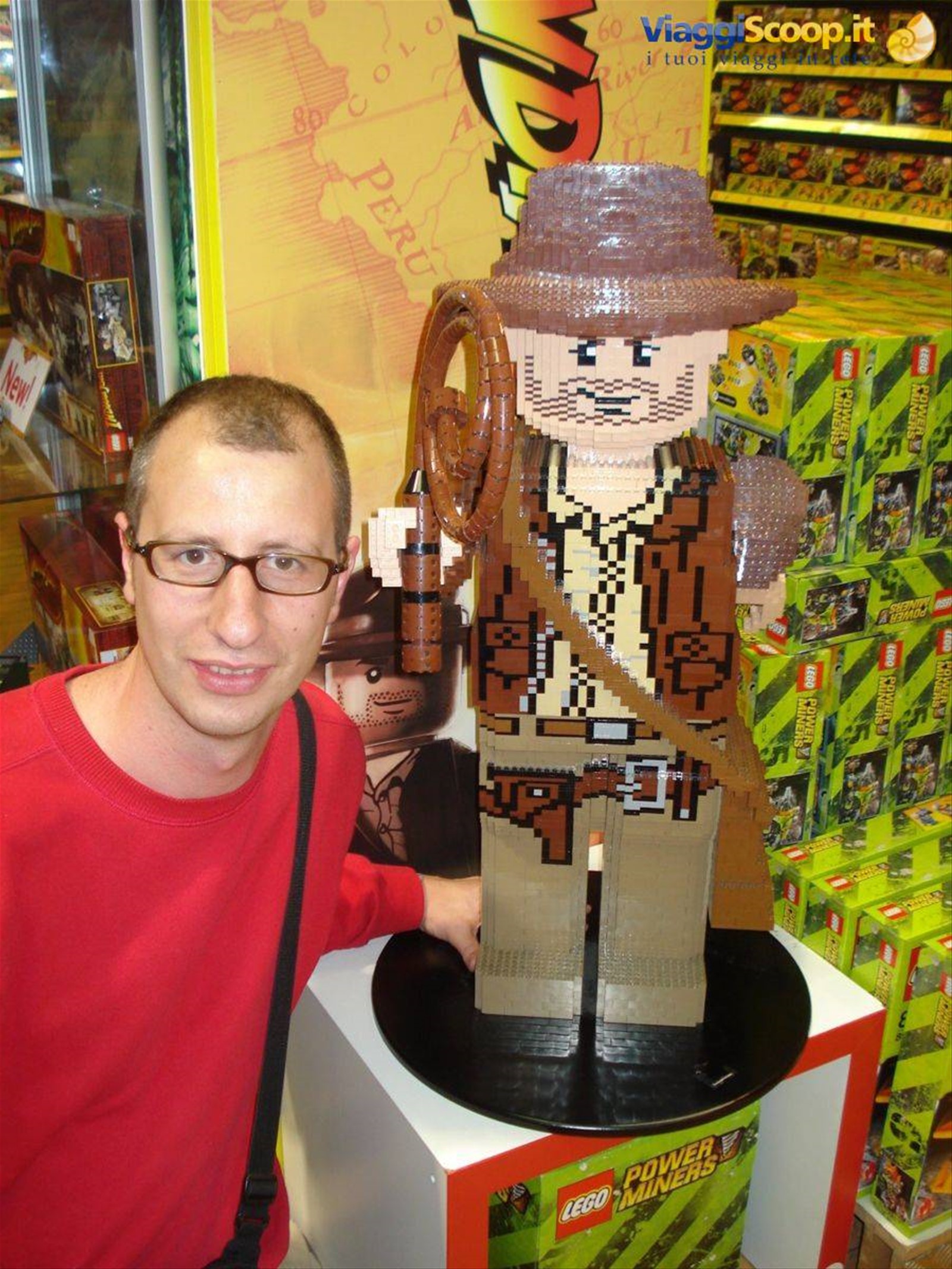 IO E IL MIO EROE (IL NEGOZIO DI GIOCATTOLI PIU' GRANDE DEL MONDO )