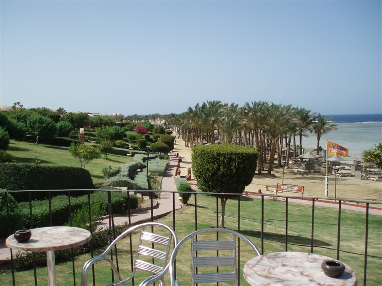 la spiaggia del villaggio