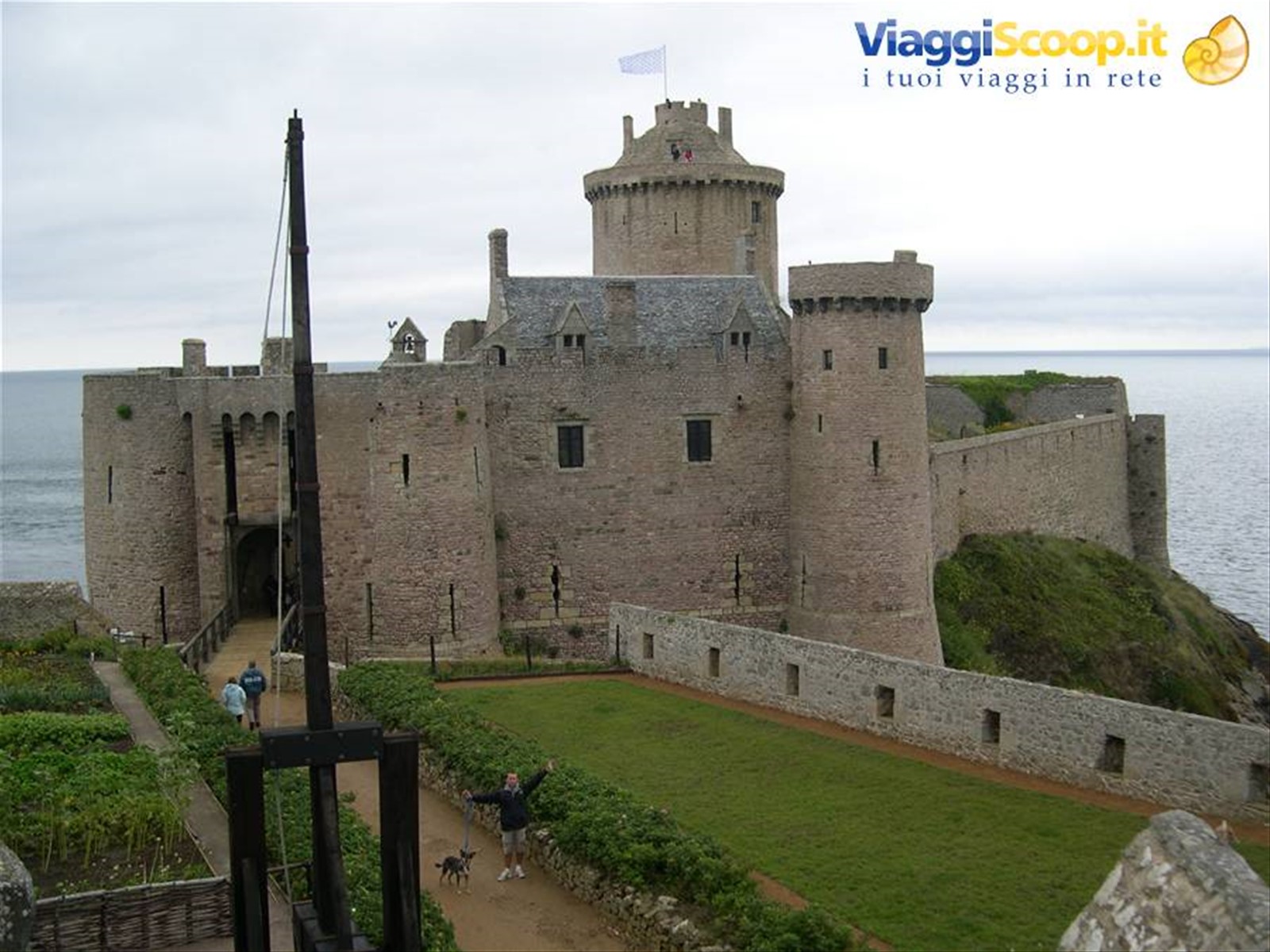 LA FORTEZZA DI FORT LA LATTE A PICCO SUL MARE (BRETAGNA)