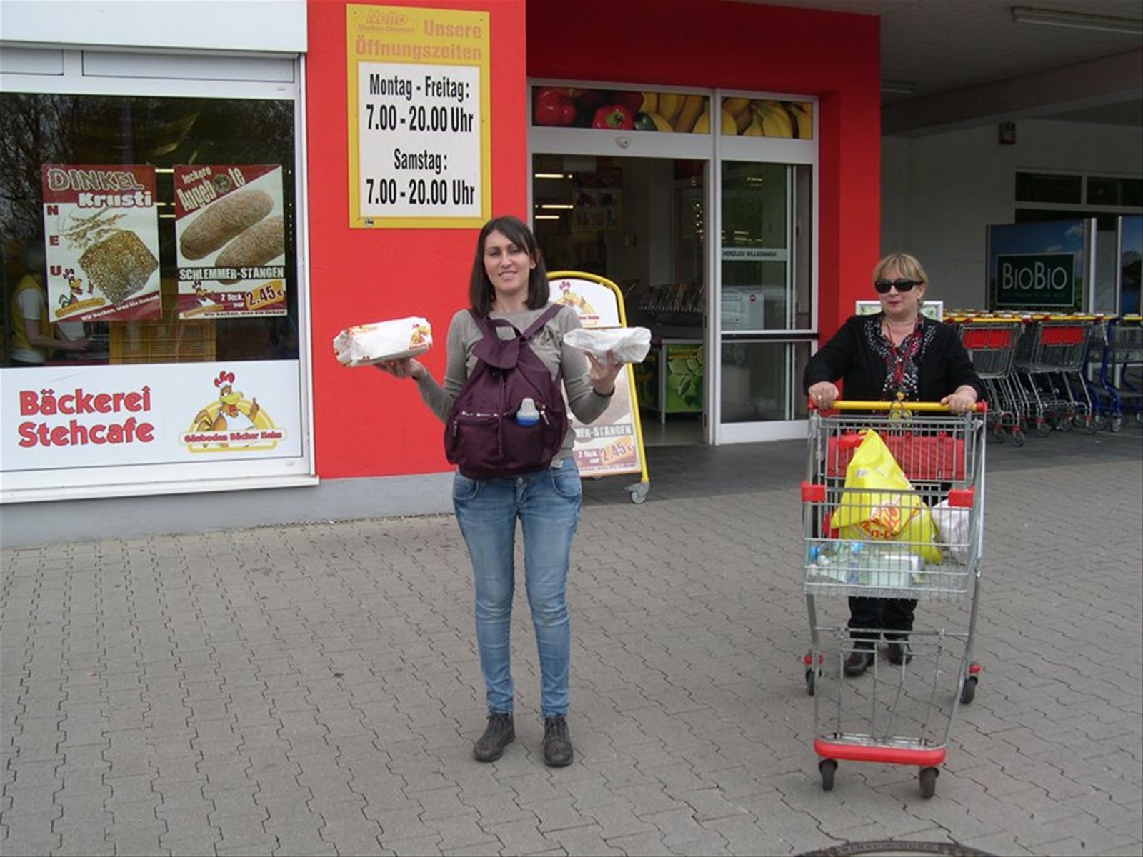 AL SUPERMERCATO IN CERCA DI DOLCI . . .