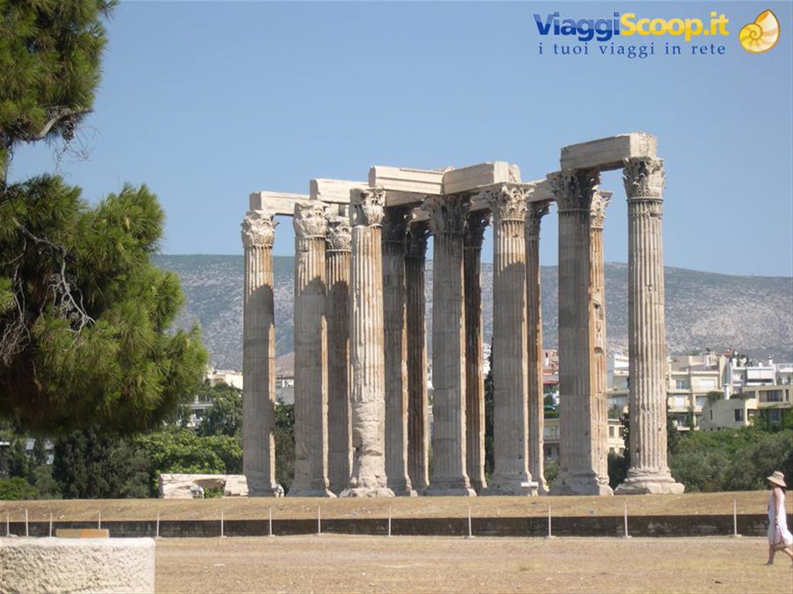 LE COLONNE CORINZIE AI PIEDI DELL'ACROPOLI