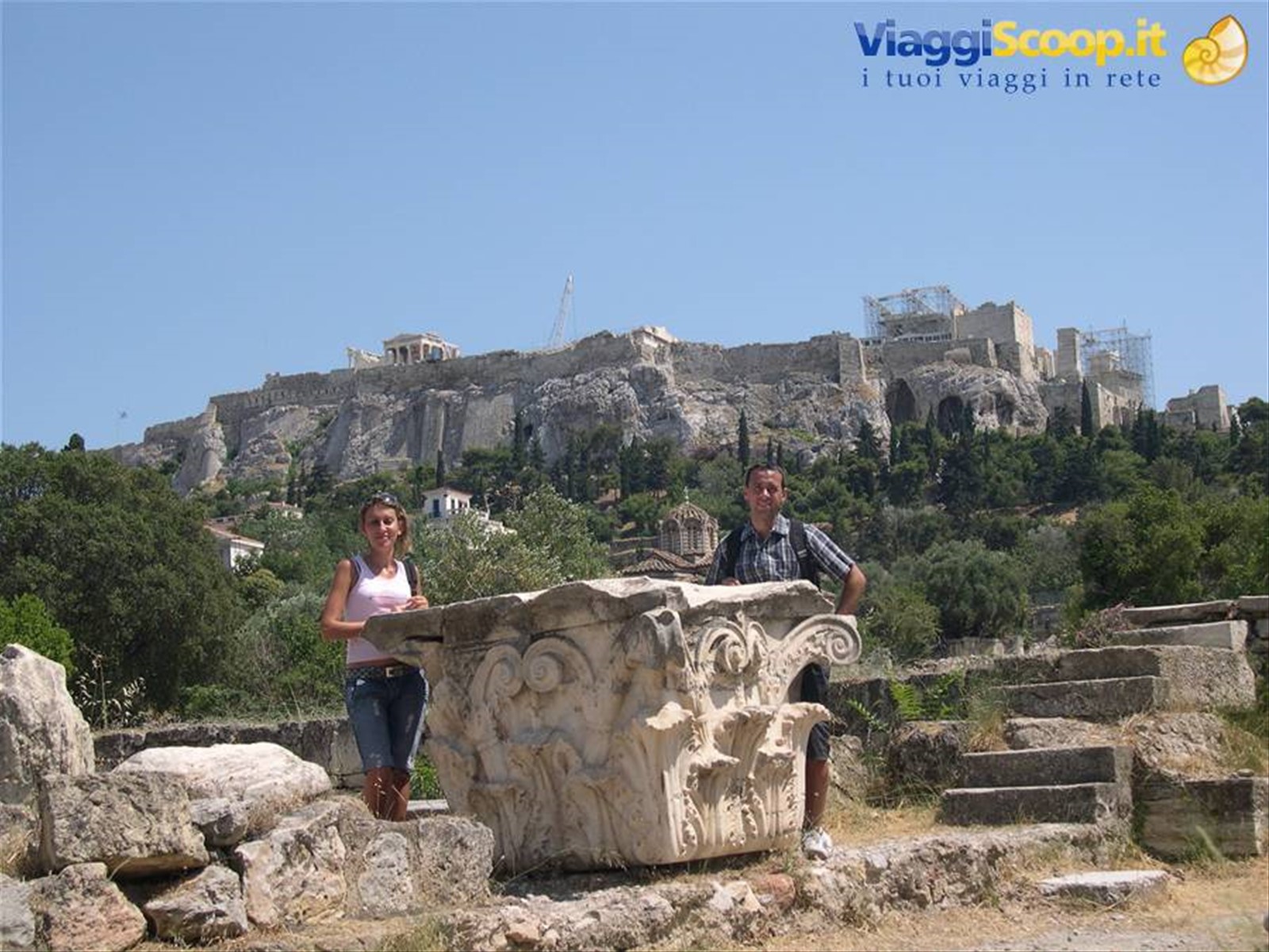 UN GIGANTESCO CAPITELLO "CORINZIO"