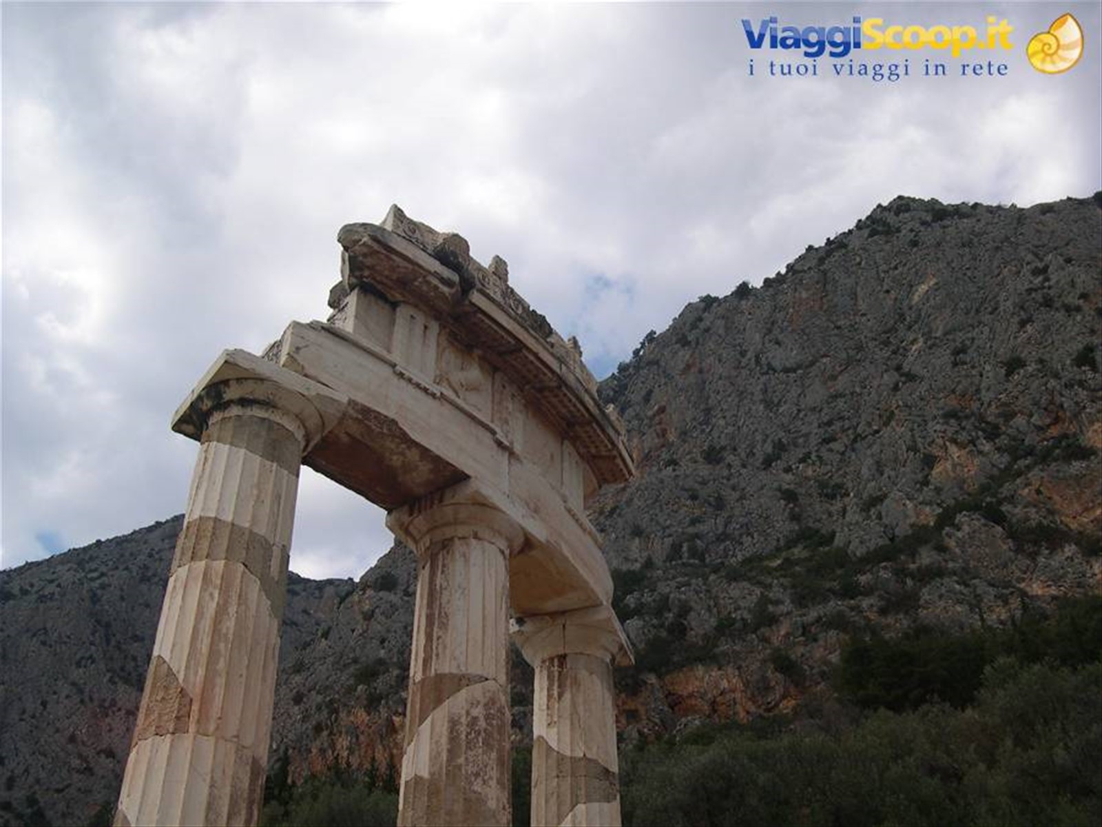 DELPHI: L' ARTE TRA LA NATURA