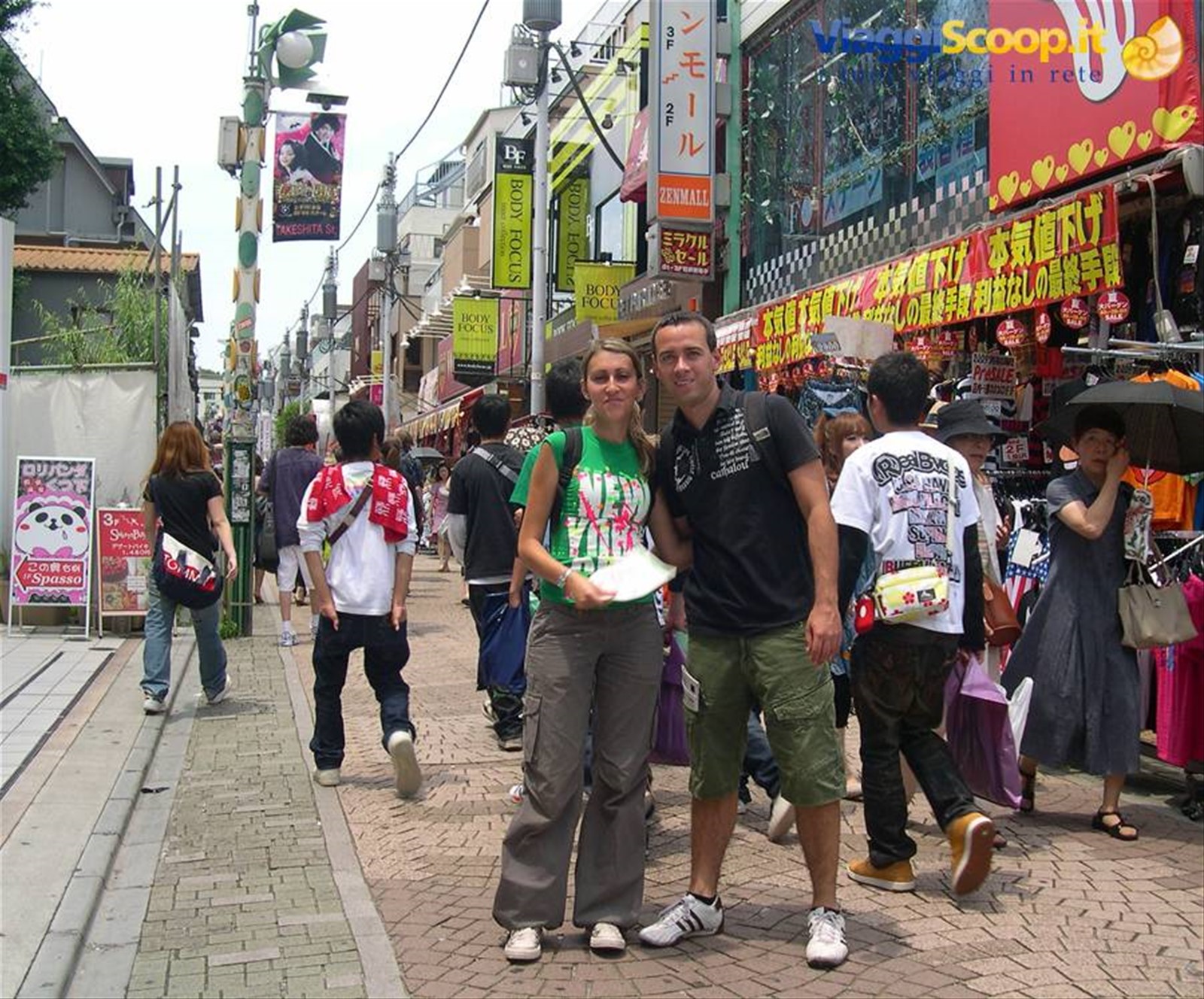 SHOPPING A TAKESHITA STREET