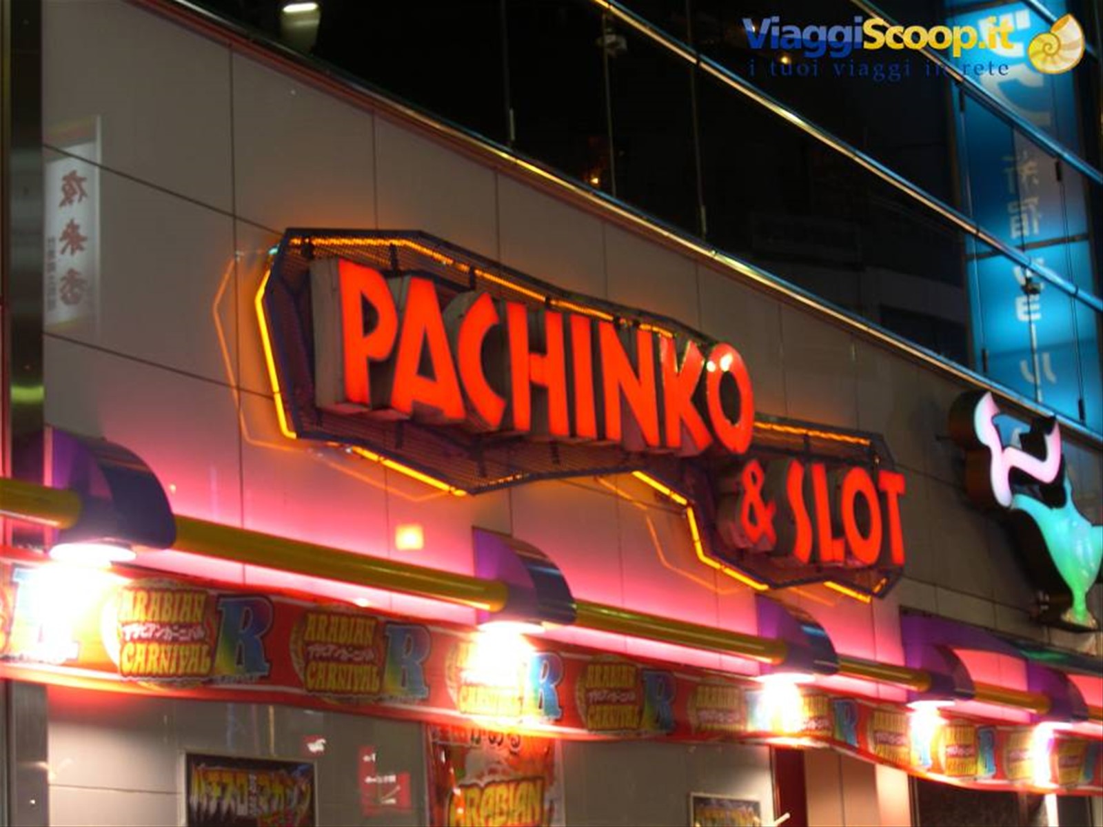 I FAMOSI E NUMEROSI PACHINKO GIAPPONESI