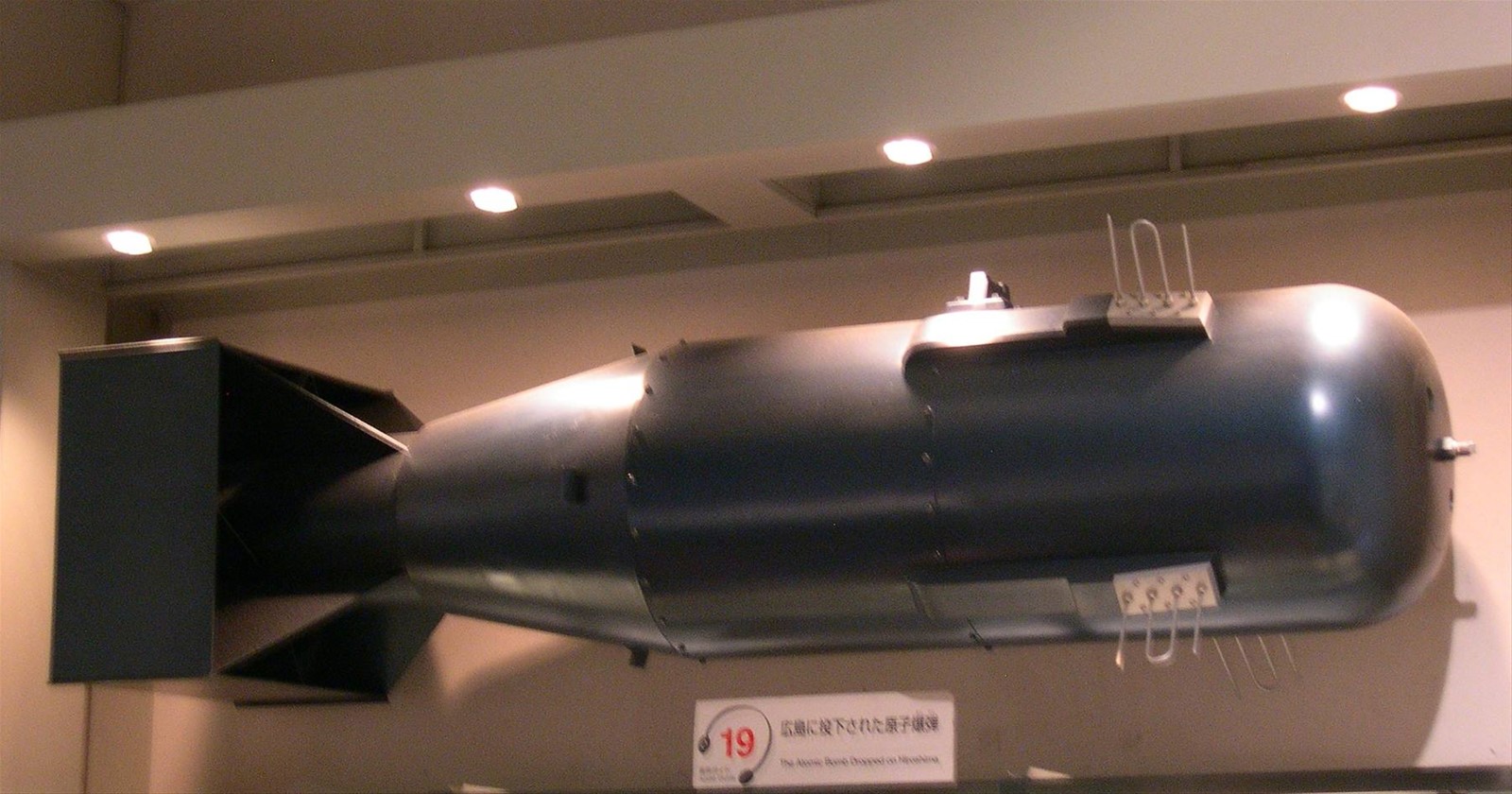 RIPRODUZIONE DELLA BOMBA ATOMICA SGANCIATA SULLA CITTA' NEL 1945