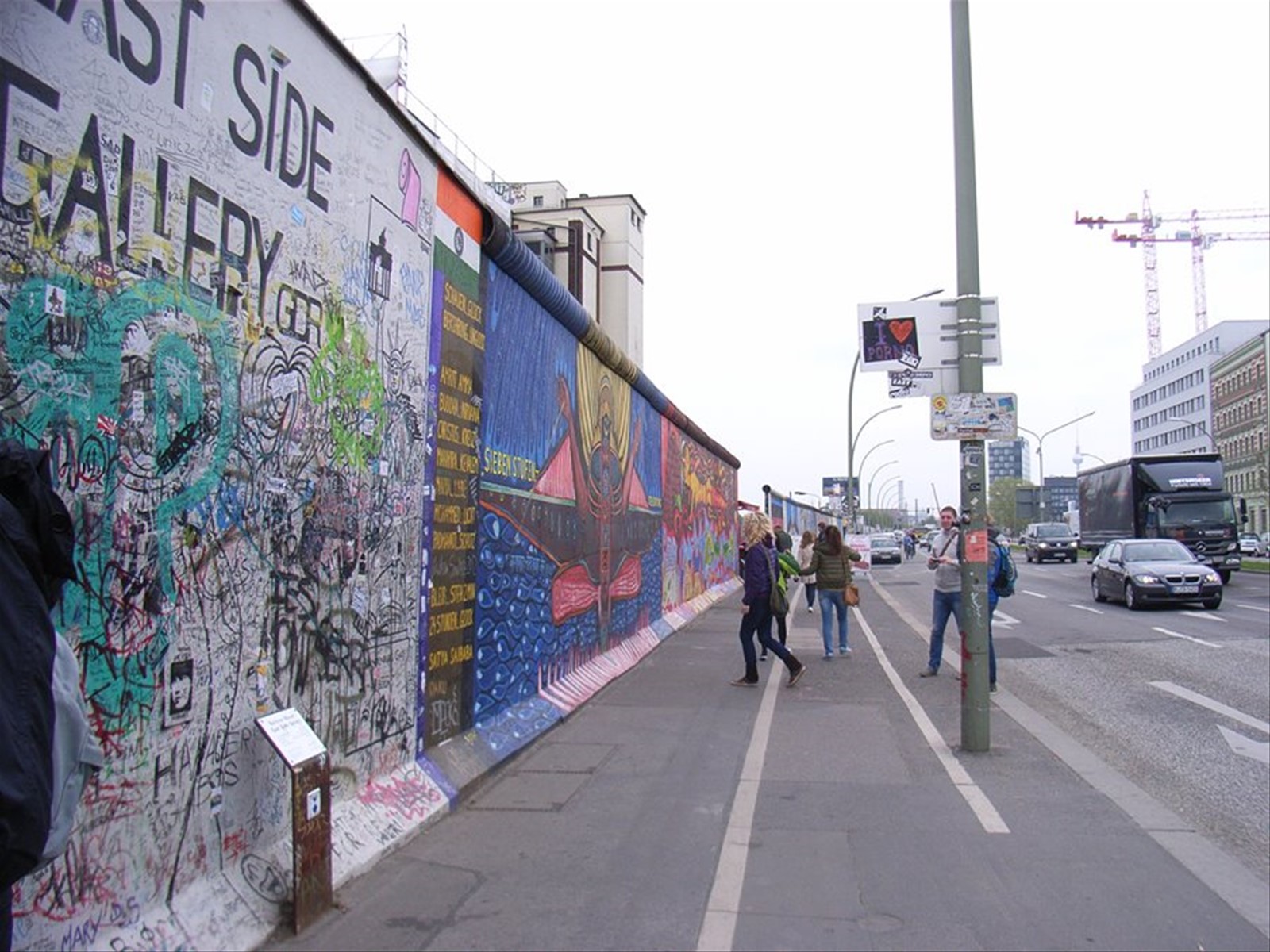 EAST SIDE GALLERY