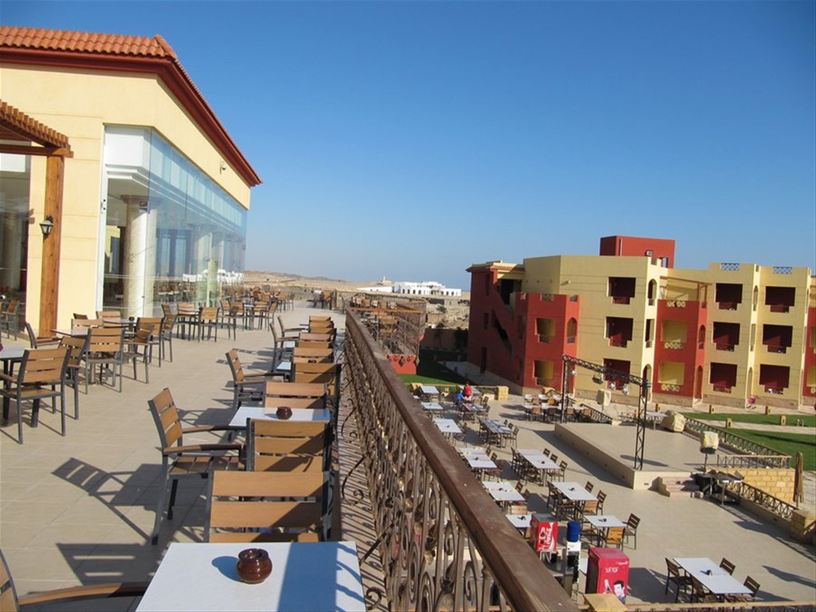 4 - Terrazza reception e ristorante n. 2