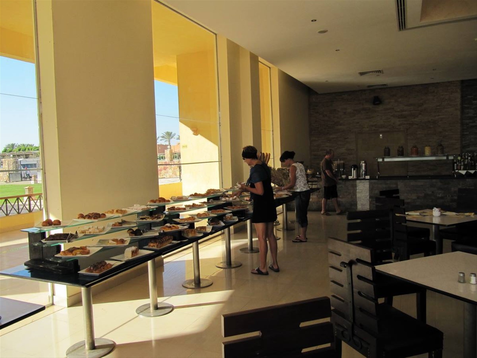7 - Ristorante n. 2 banco dolci della colazione