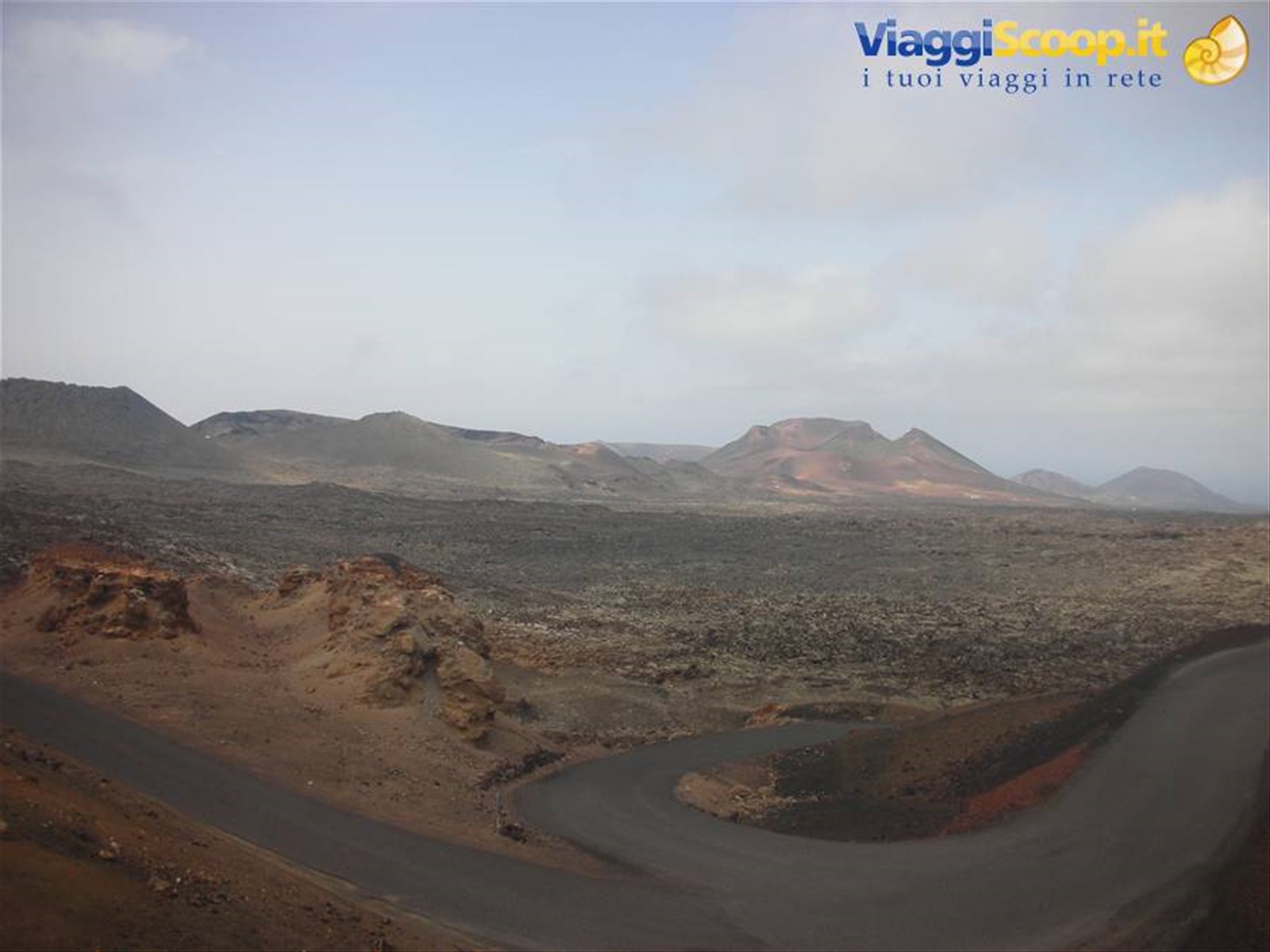veduta parco timanfaya: colate laviche e la strada