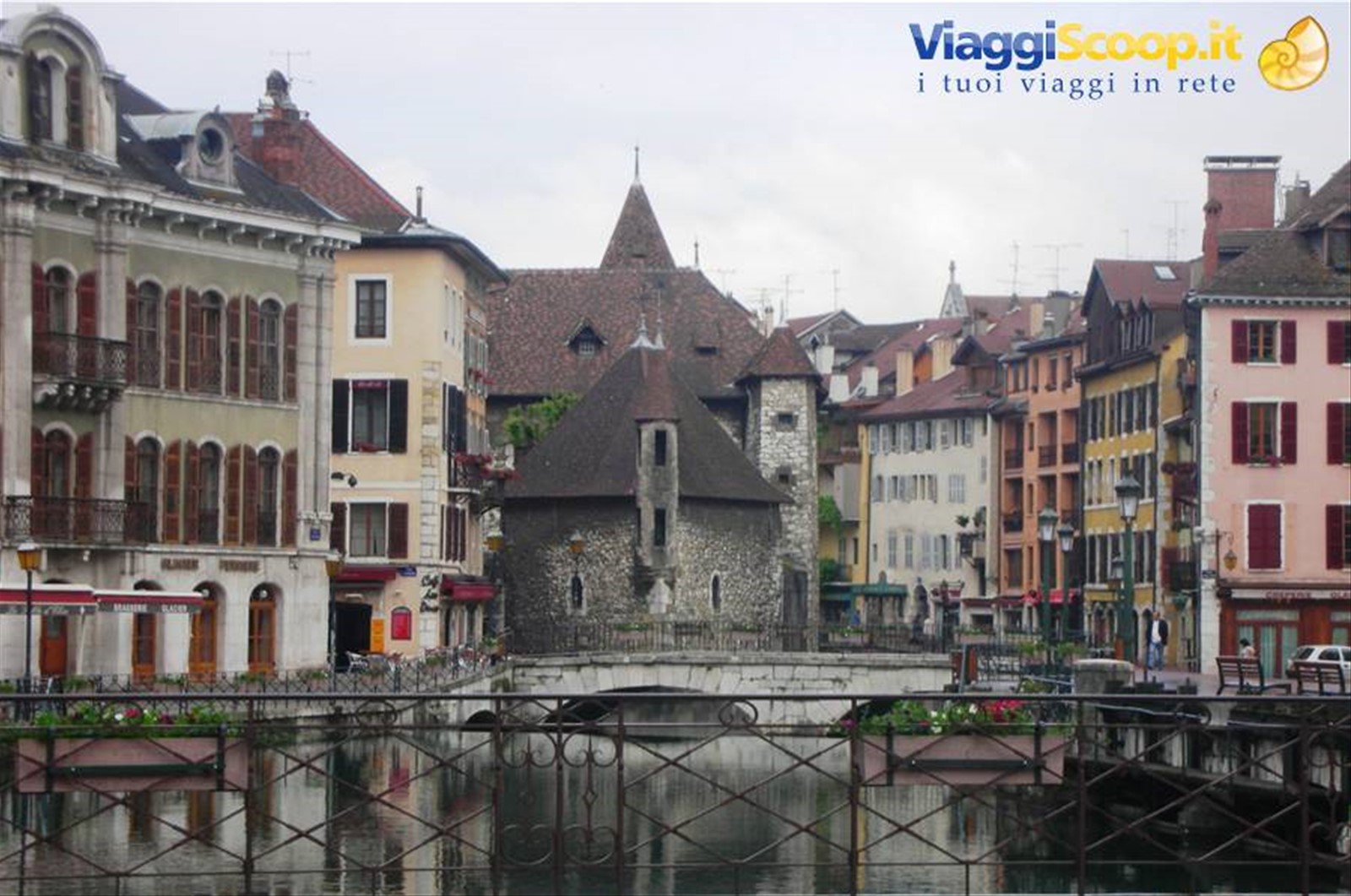 Centro storico di annecy, palais de l'ile