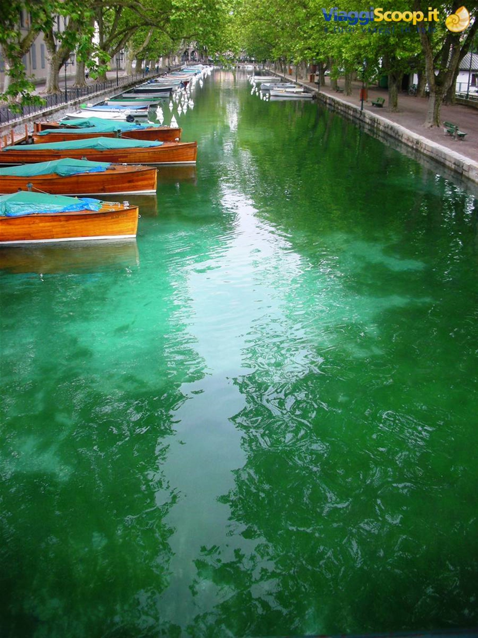 canale del porto del lago di annecy