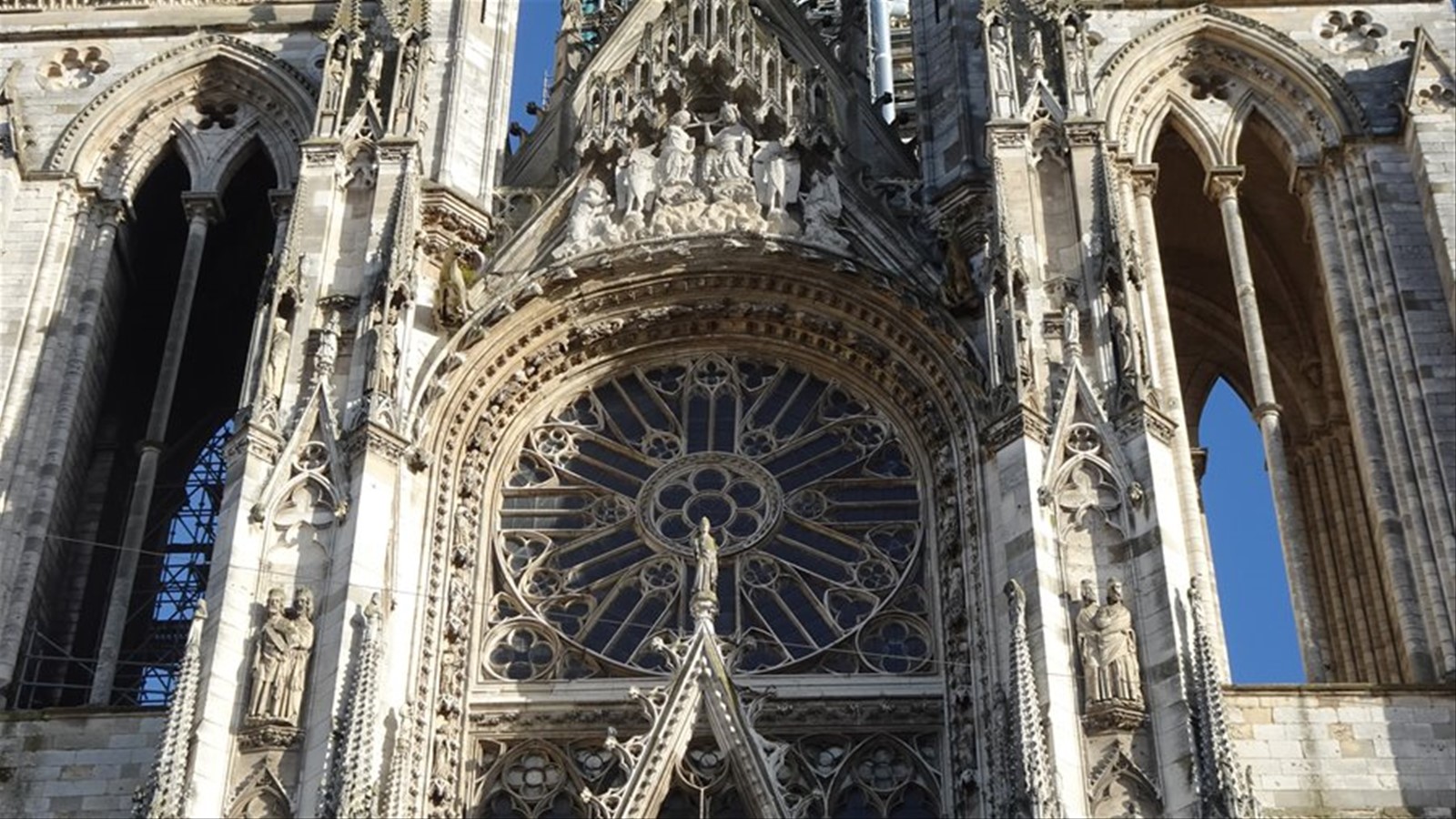 Il rosone di Rouen ci ha colto il cuore, oggi.