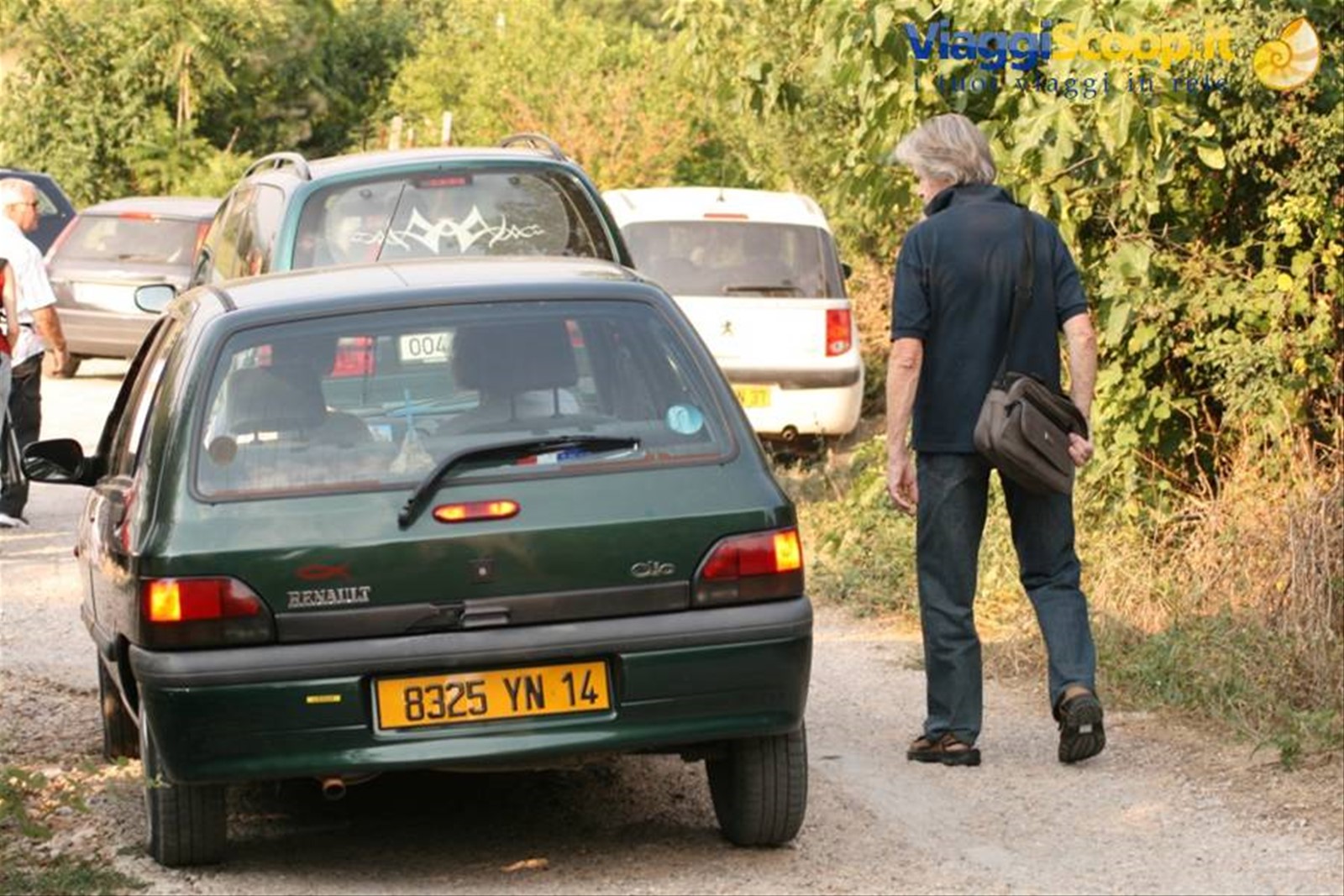 Pellegrini verso il luogo dell'apparizione che ci sarà tra poco...anche in taxi