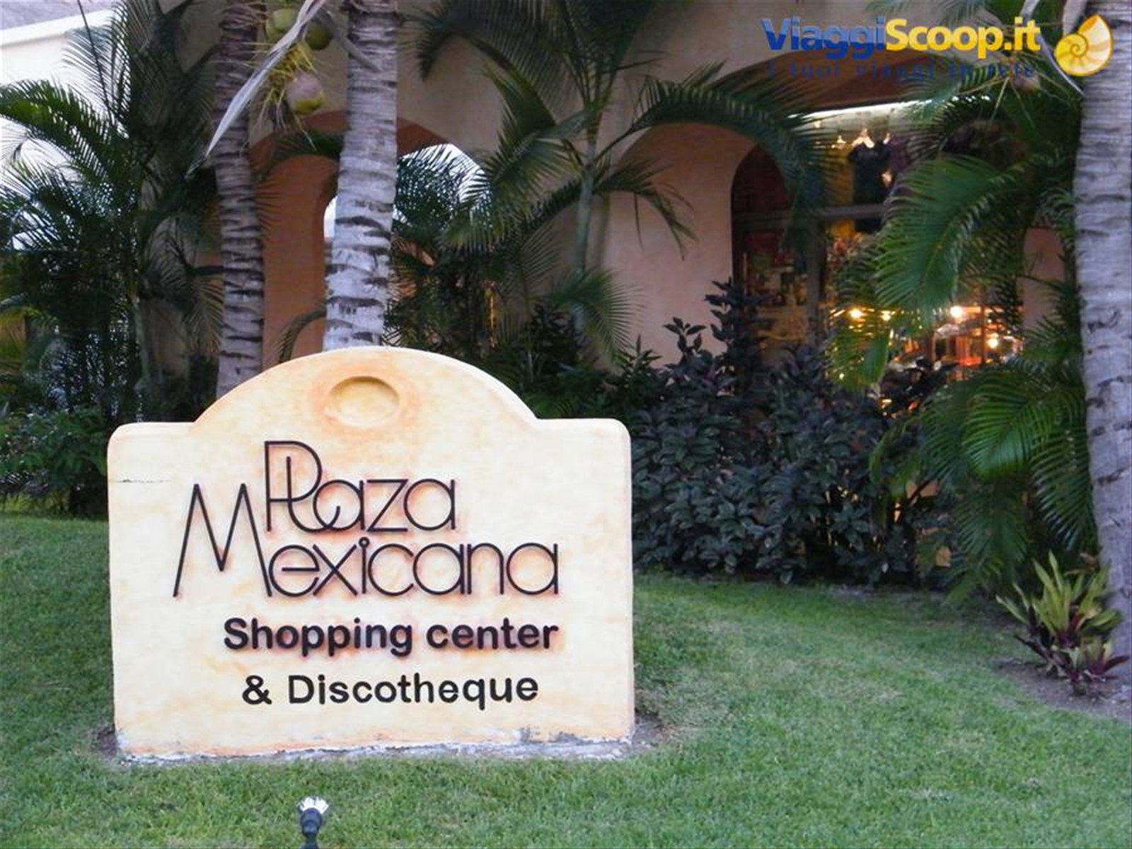 Plaza Mexicana al Tropical