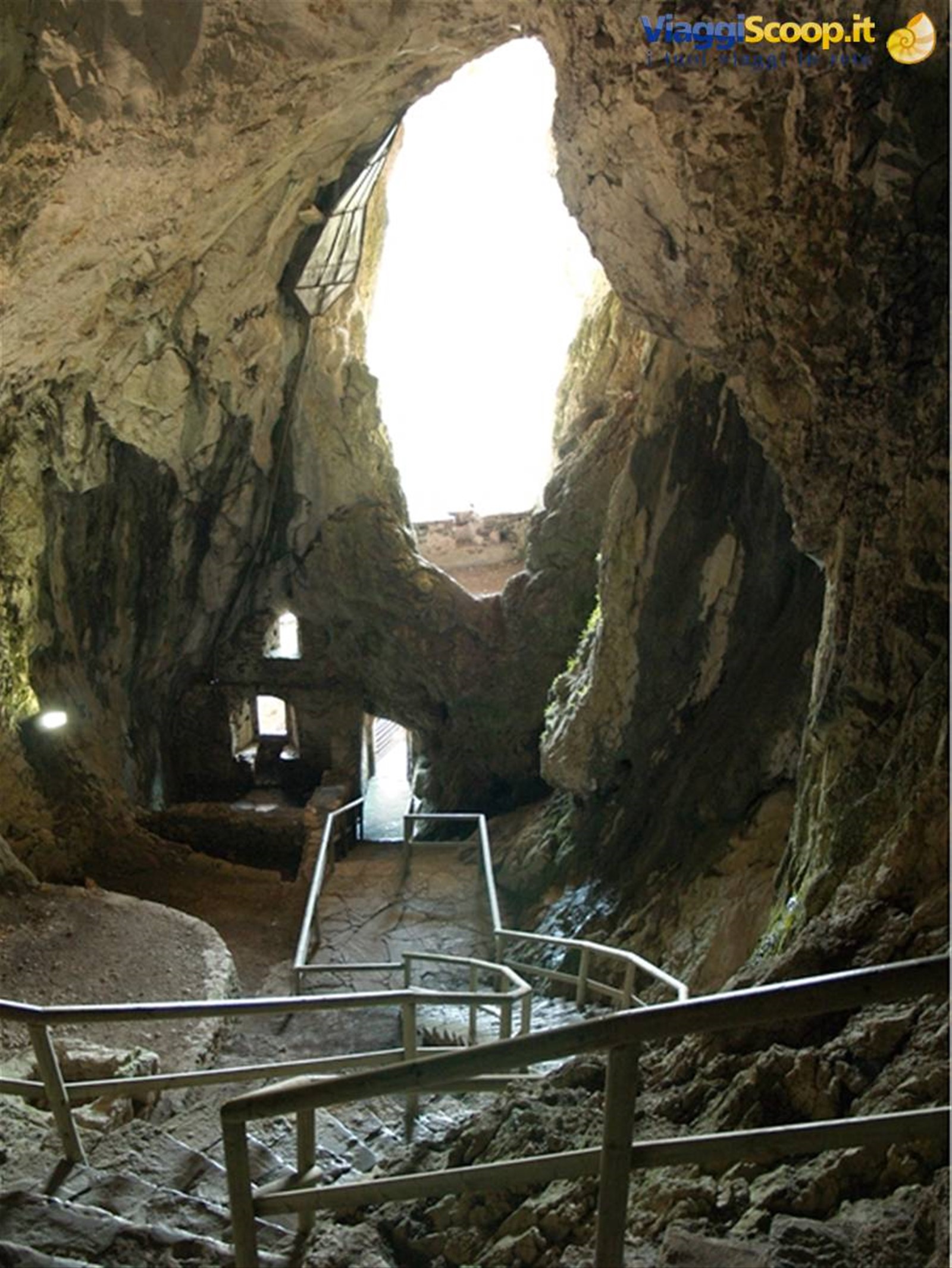 Sopra il Castello di Predjama