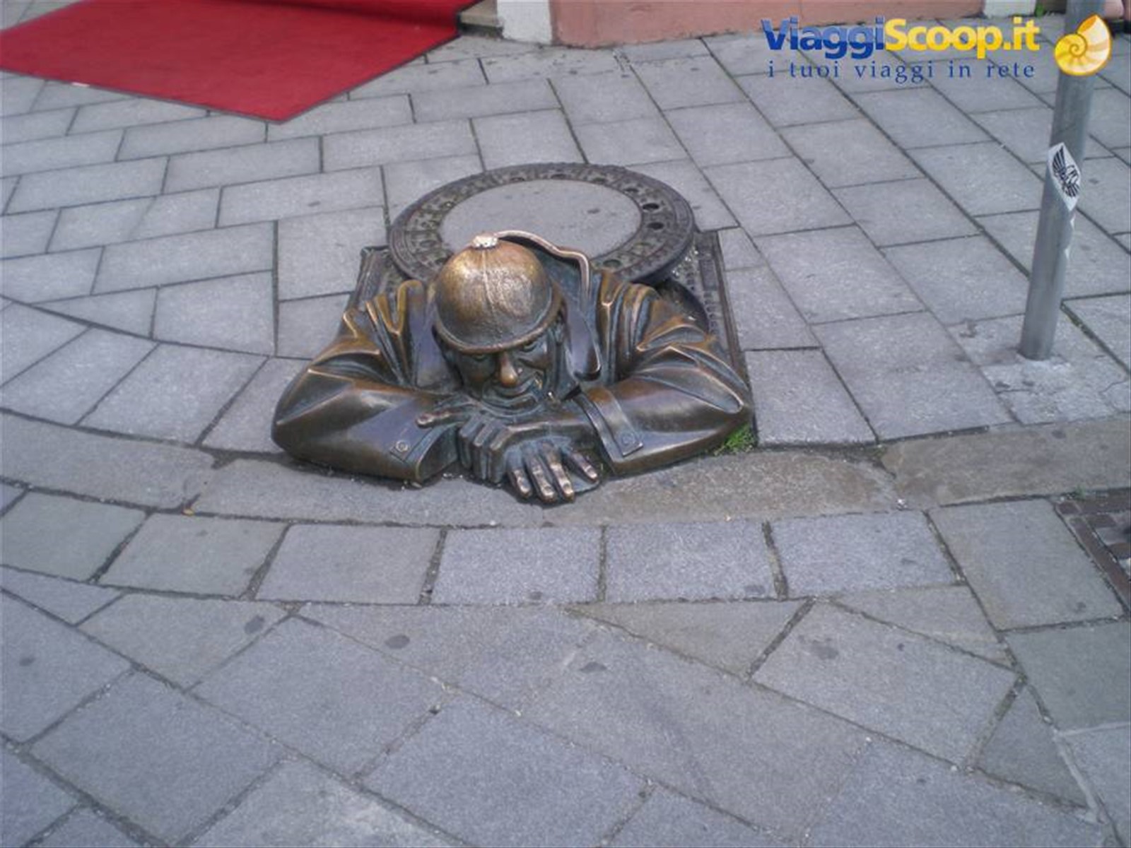 curiose statue di bronzo: l'Osservatore