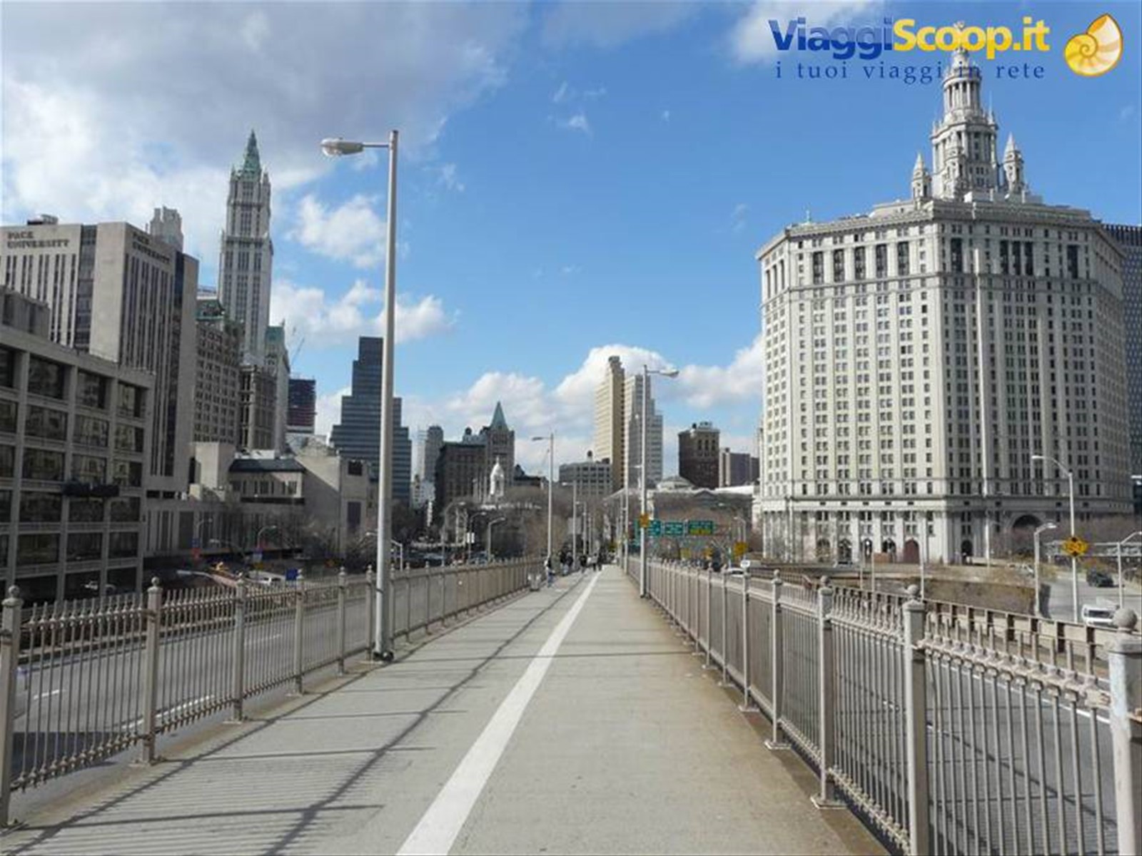 Lasciando Manhattan dal Brooklyn Bridge
