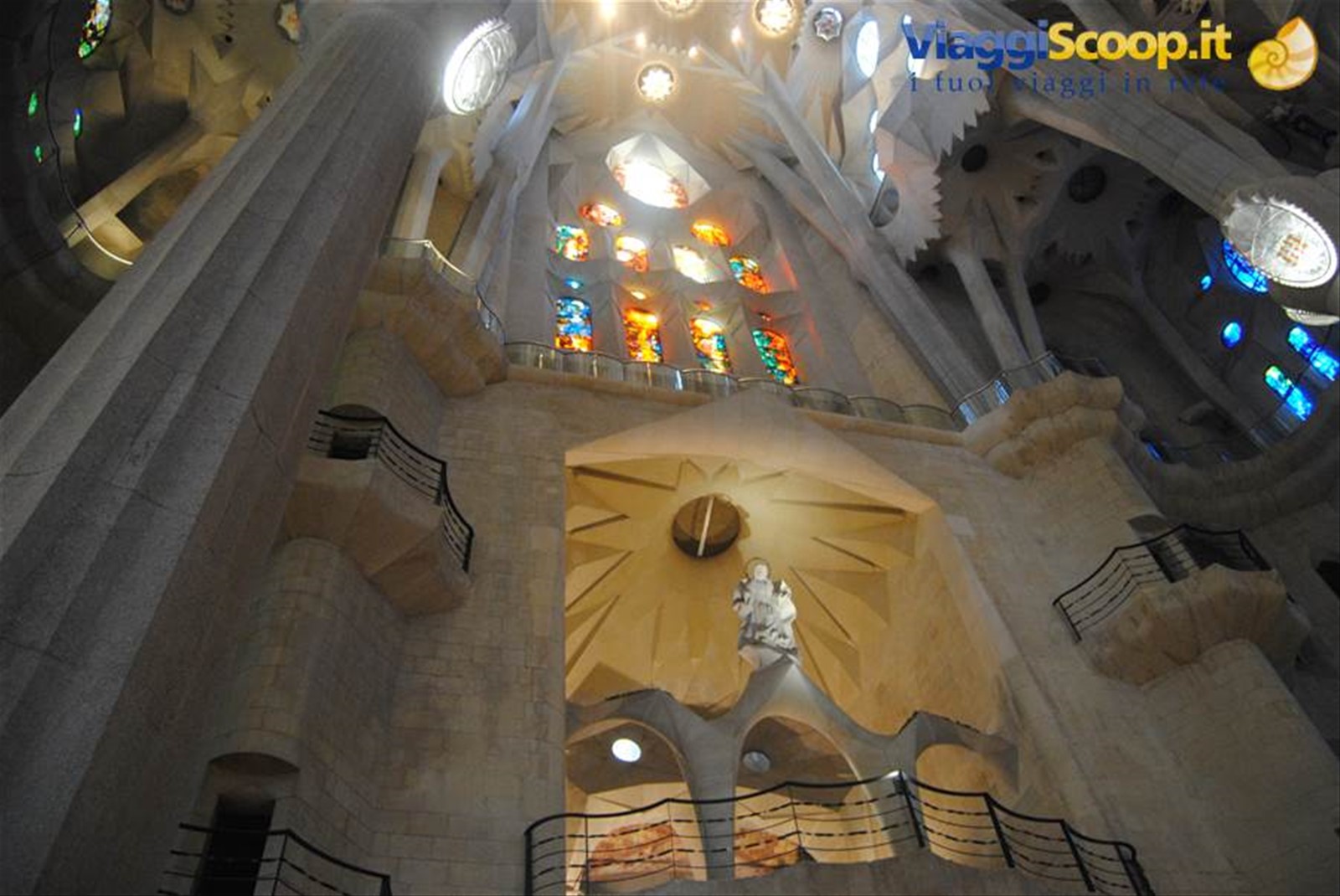 Interno della Sagrada Familia