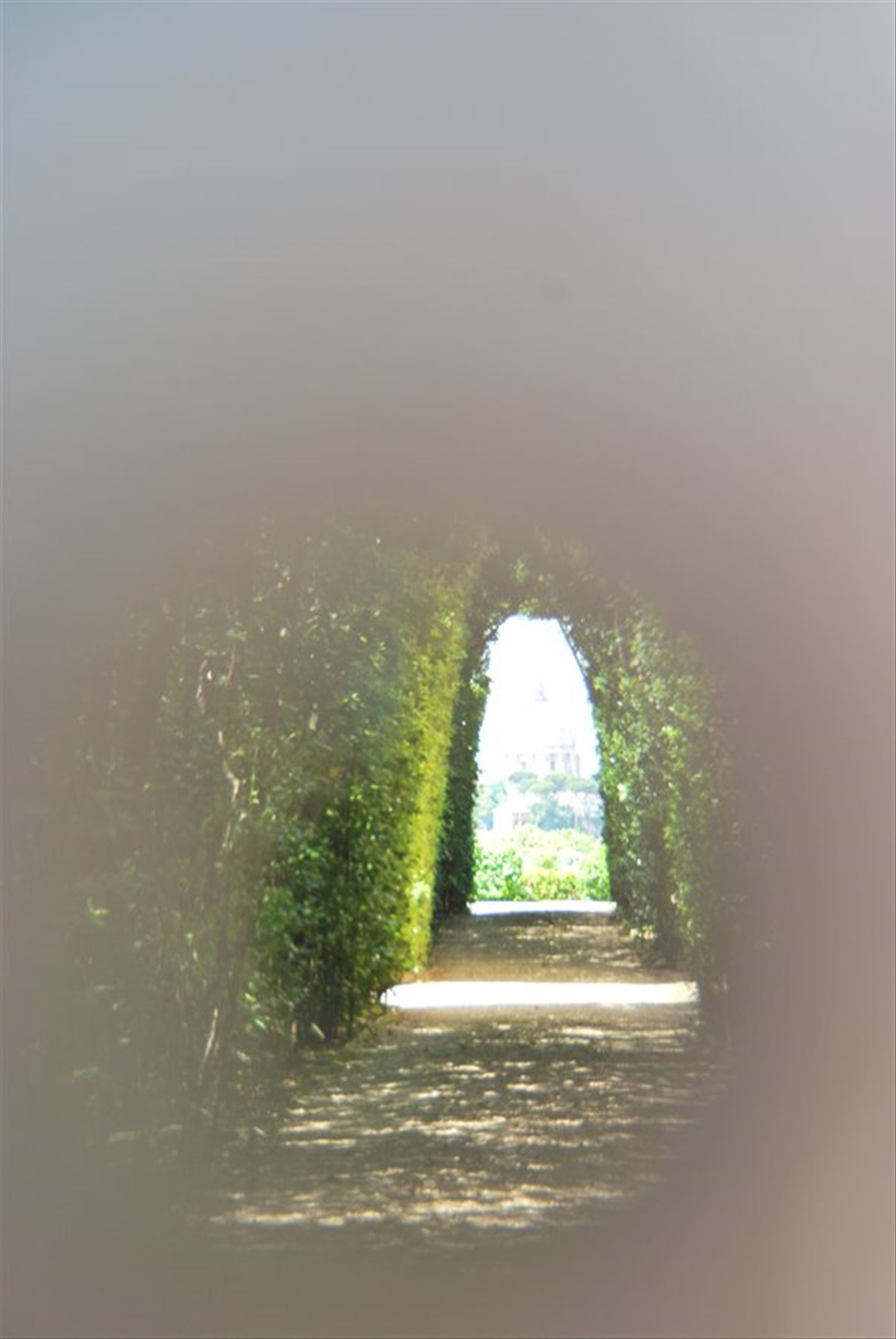 Dietro il buco
